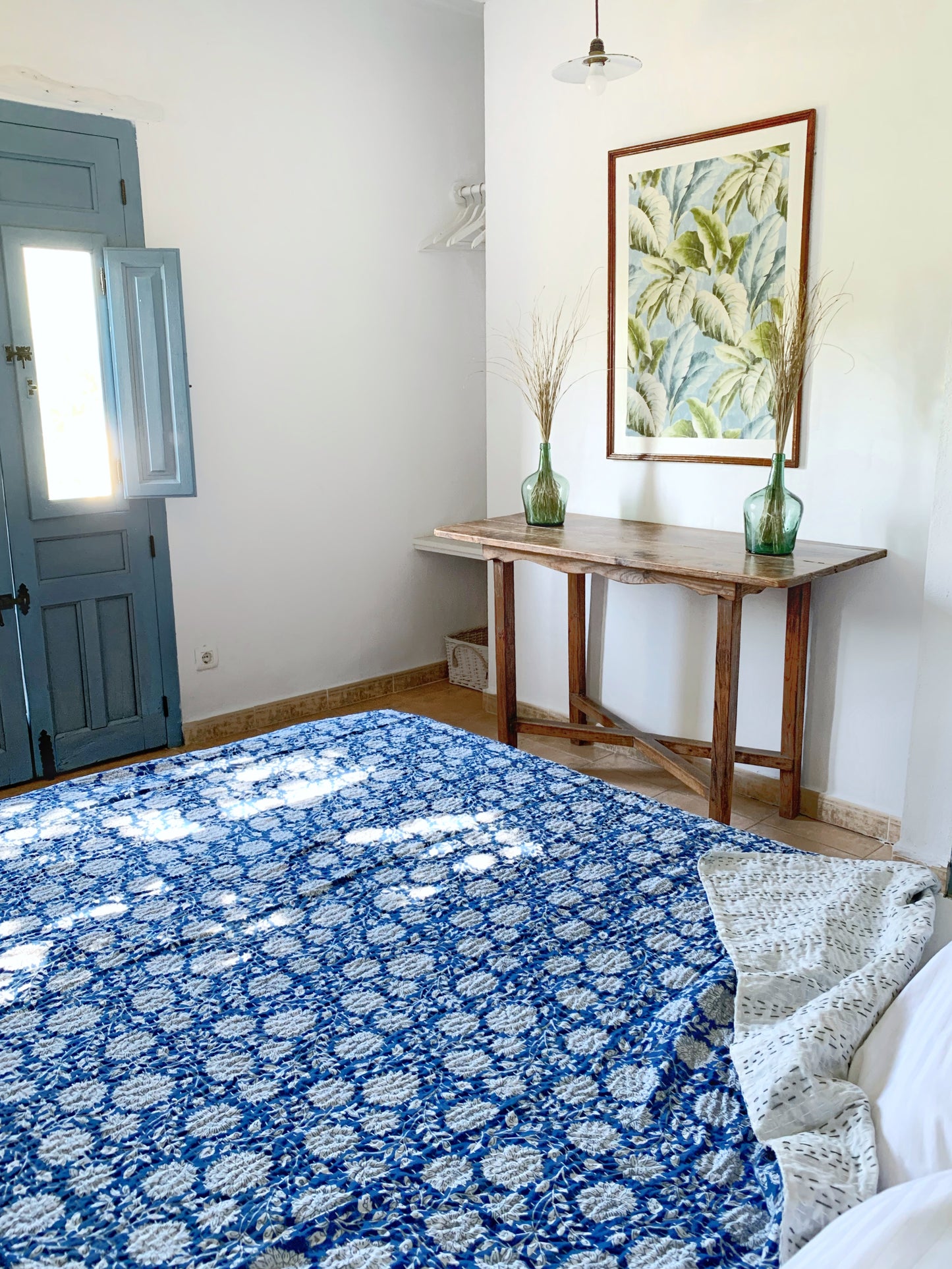 Kantha algodón 100% estampado artesanal block print India · Plaid · Colcha verano · Cubre sofá hindú · Flores azul blanco