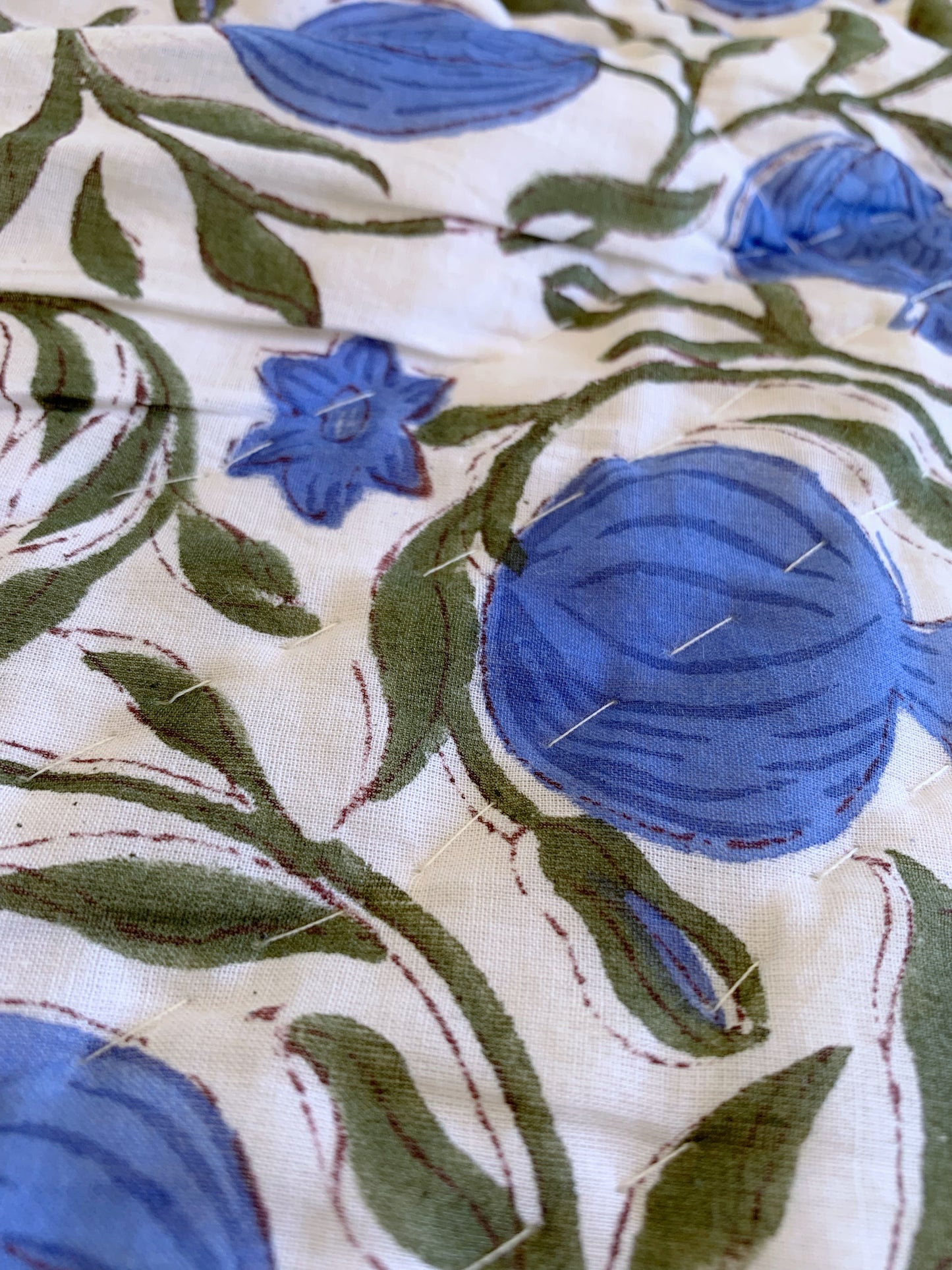 Jaipuri Razai · Edredón de algodón 100% · Hecho en India · Impresión artesanal block print · Reversible flores granadas azul · Queen size/ Individual