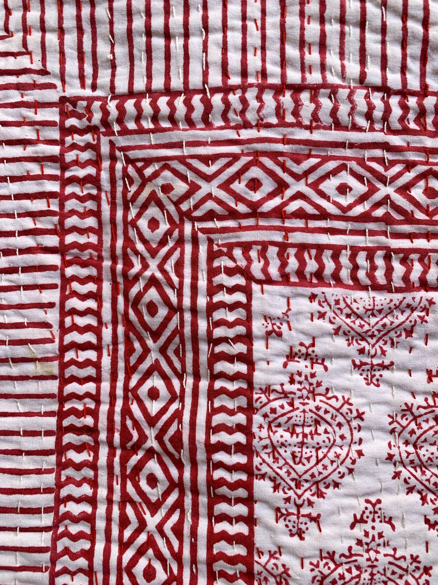 Kantha algodón 100% estampado artesanal block print India · Plaid · Colcha verano · Cubre sofá hindú · Motivos rojo blanco