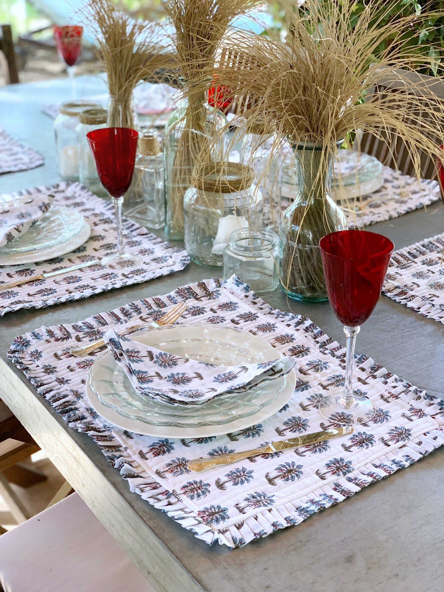 Padded rectangular placemat with ruffle plus napkins Pure cotton block print in India Set of 2 Palm trees