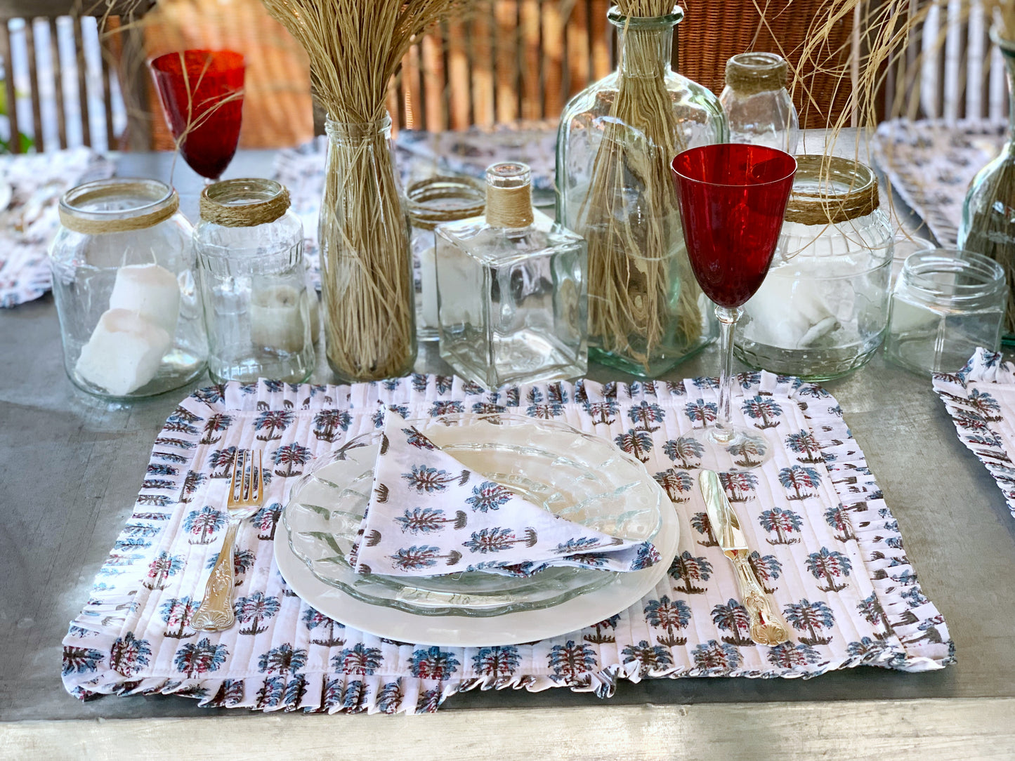 Padded rectangular placemat with ruffle plus napkins Pure cotton block print in India Set of 2 Palm trees