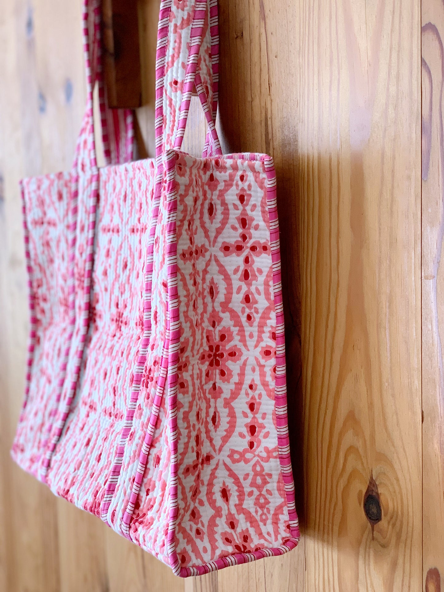 Bolso tote acolchado · Algodón puro estampado block print en India · Bolso hombro enguatado boho hindú · Ikat rosa
