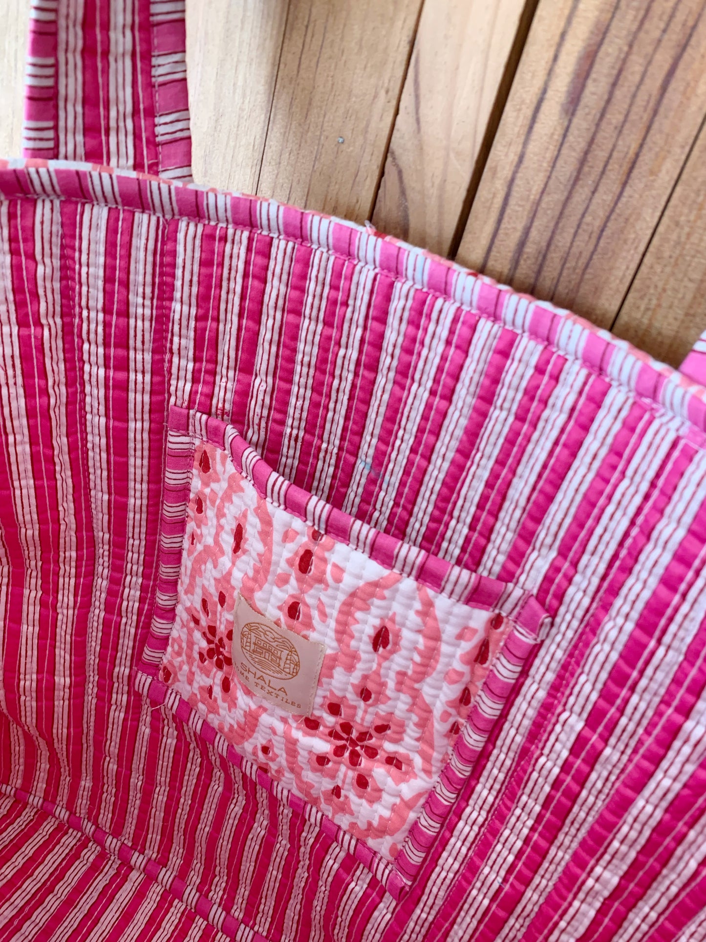 Bolso tote acolchado · Algodón puro estampado block print en India · Bolso hombro enguatado boho hindú · Ikat rosa