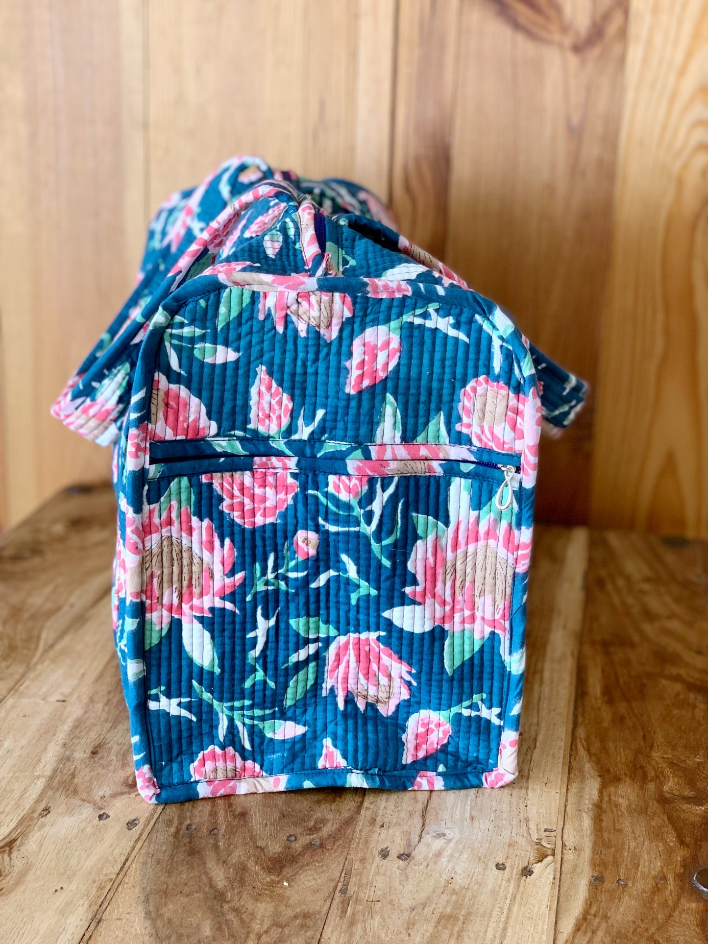Bolsa viaje fin de semana gimnasio acolchada · Algodón puro estampado block print en India · Bolso bebé enguatado boho hindú · Azul loto rosa