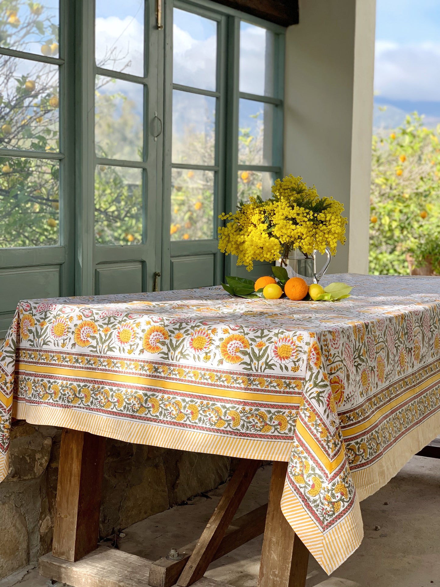 Mantel algodón puro estampado block print artesanal en India · Seis comensales · Mantel boho chic 100% algodón hindú · Blanco flor amarillo