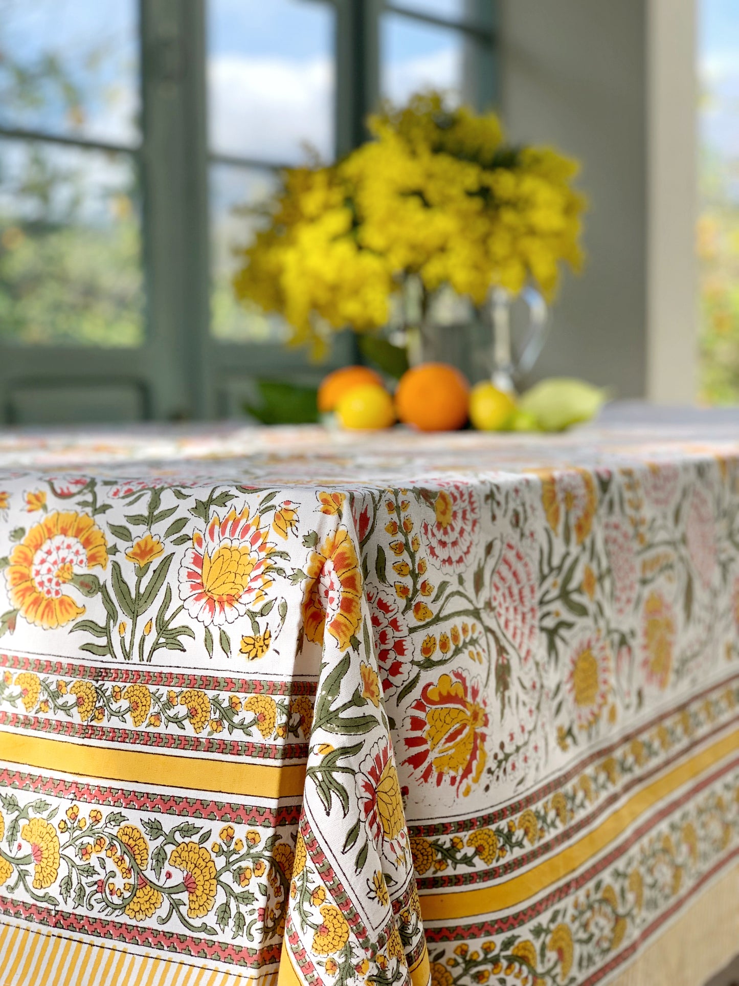 Mantel algodón puro estampado block print artesanal en India · Seis comensales · Mantel boho chic 100% algodón hindú · Blanco flor amarillo