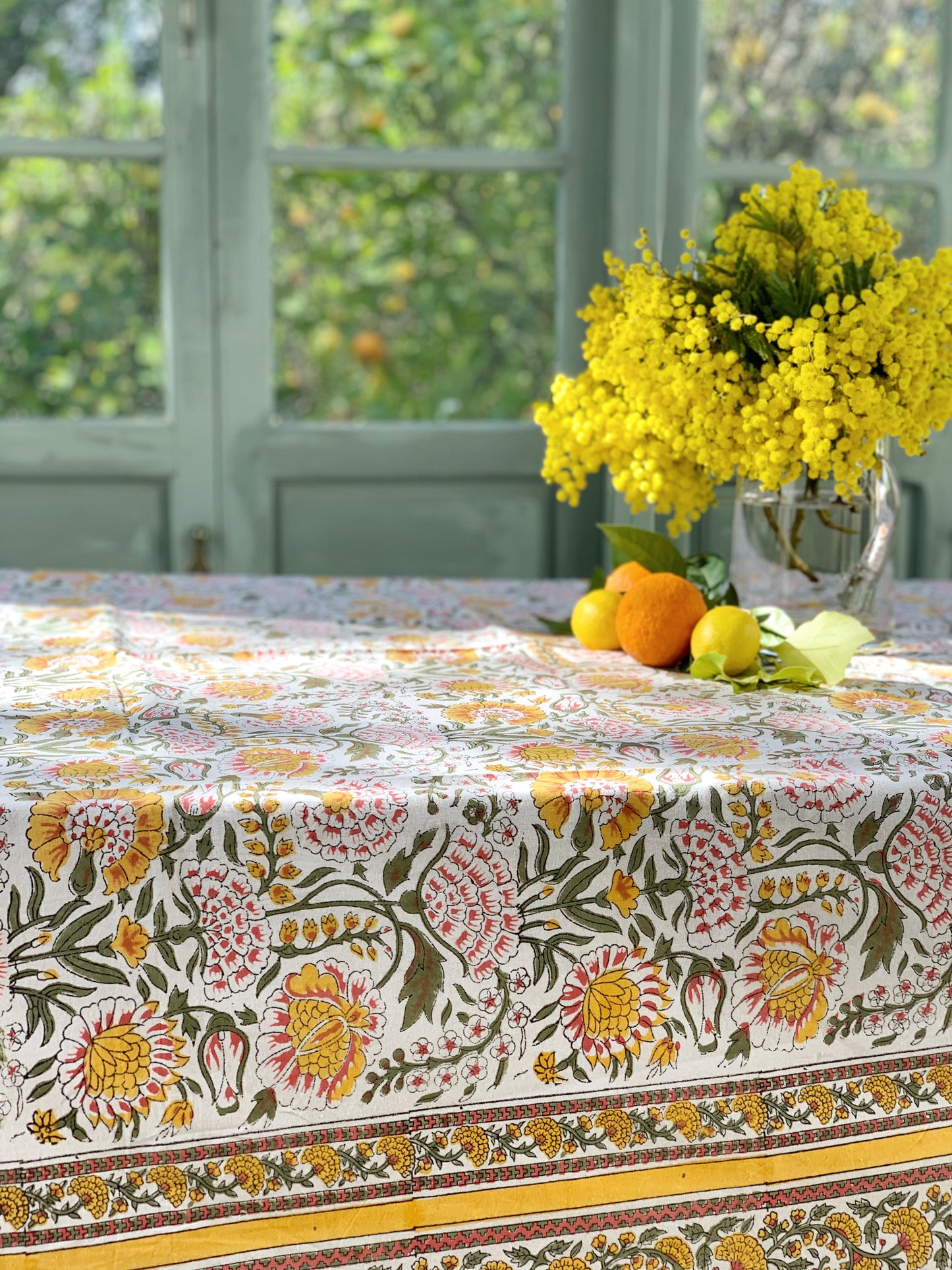 Mantel algodón puro estampado block print artesanal en India · Seis comensales · Mantel boho chic 100% algodón hindú · Blanco flor amarillo