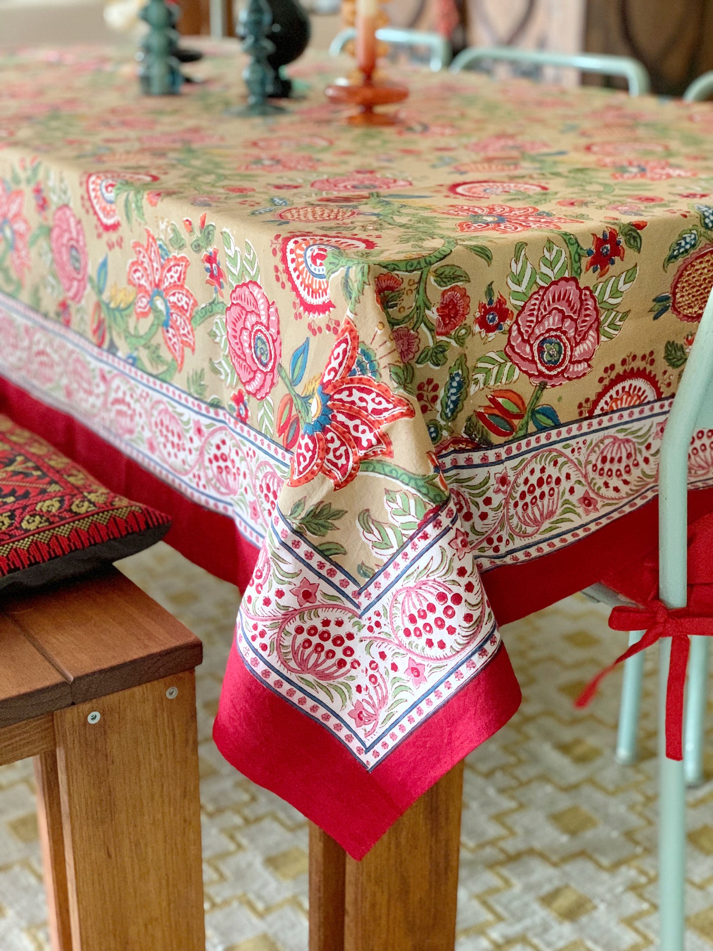Mantel algodón puro estampado block print artesanal en India · Seis comensales · Mantel boho chic 100% algodón hindú · Beige flores colores