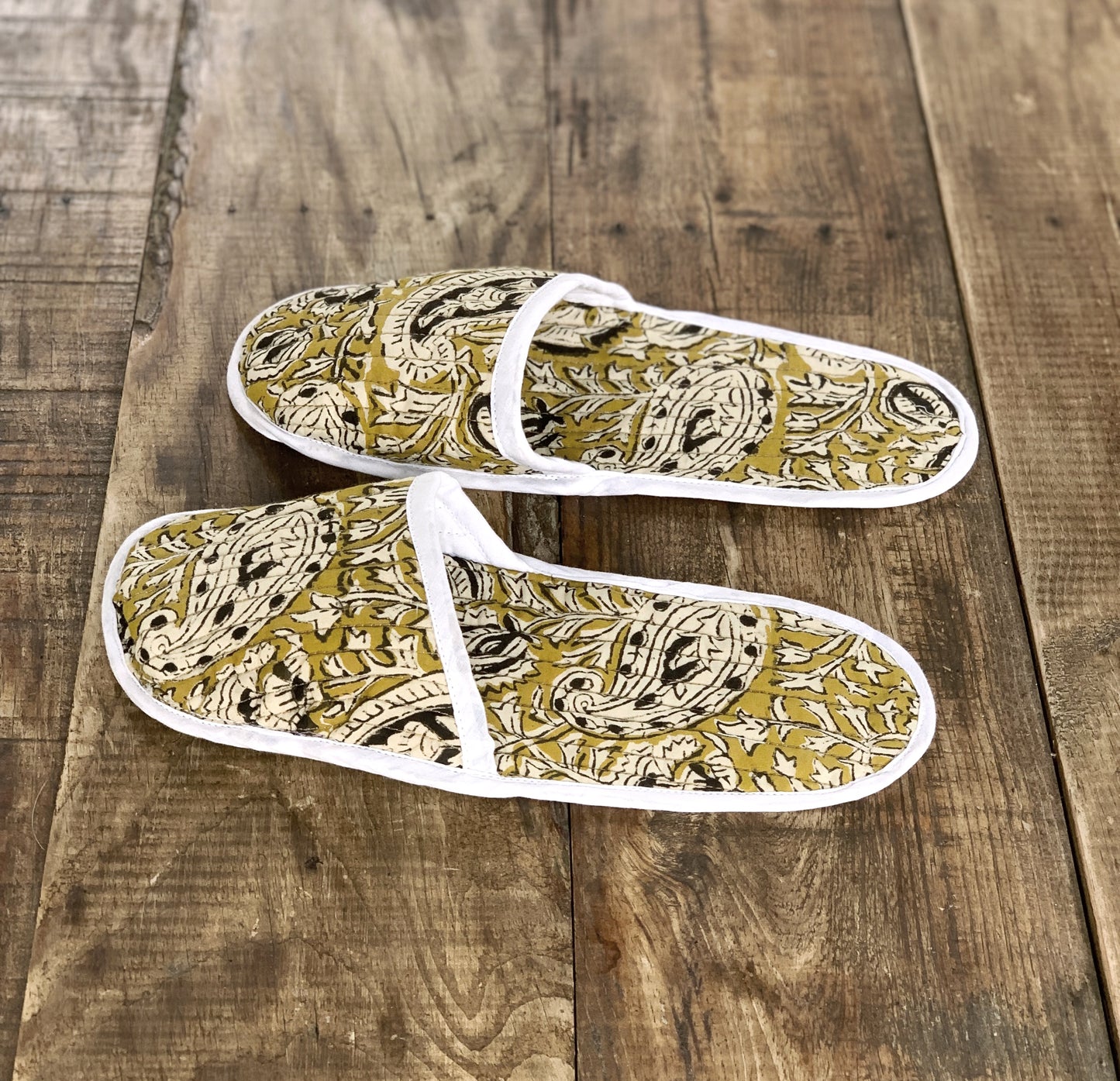 Padded travel slippers with matching bag · Pure cotton block print in India · Bath shower slippers · Blue pink flower