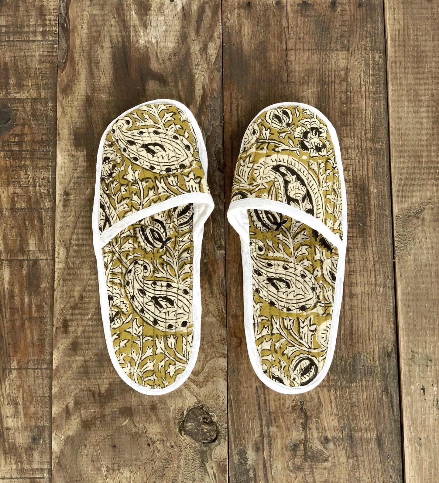 Padded travel slippers with matching bag · Pure cotton block print in India · Bath shower slippers · Blue pink flower