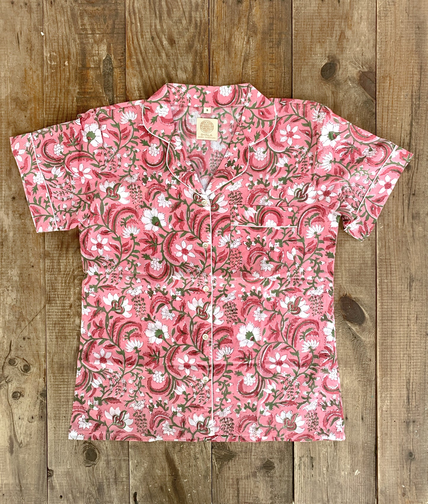 Short-sleeved and pants pajamas · Pure cotton block printed in India · 100% cotton summer pajamas · Blue red flowers