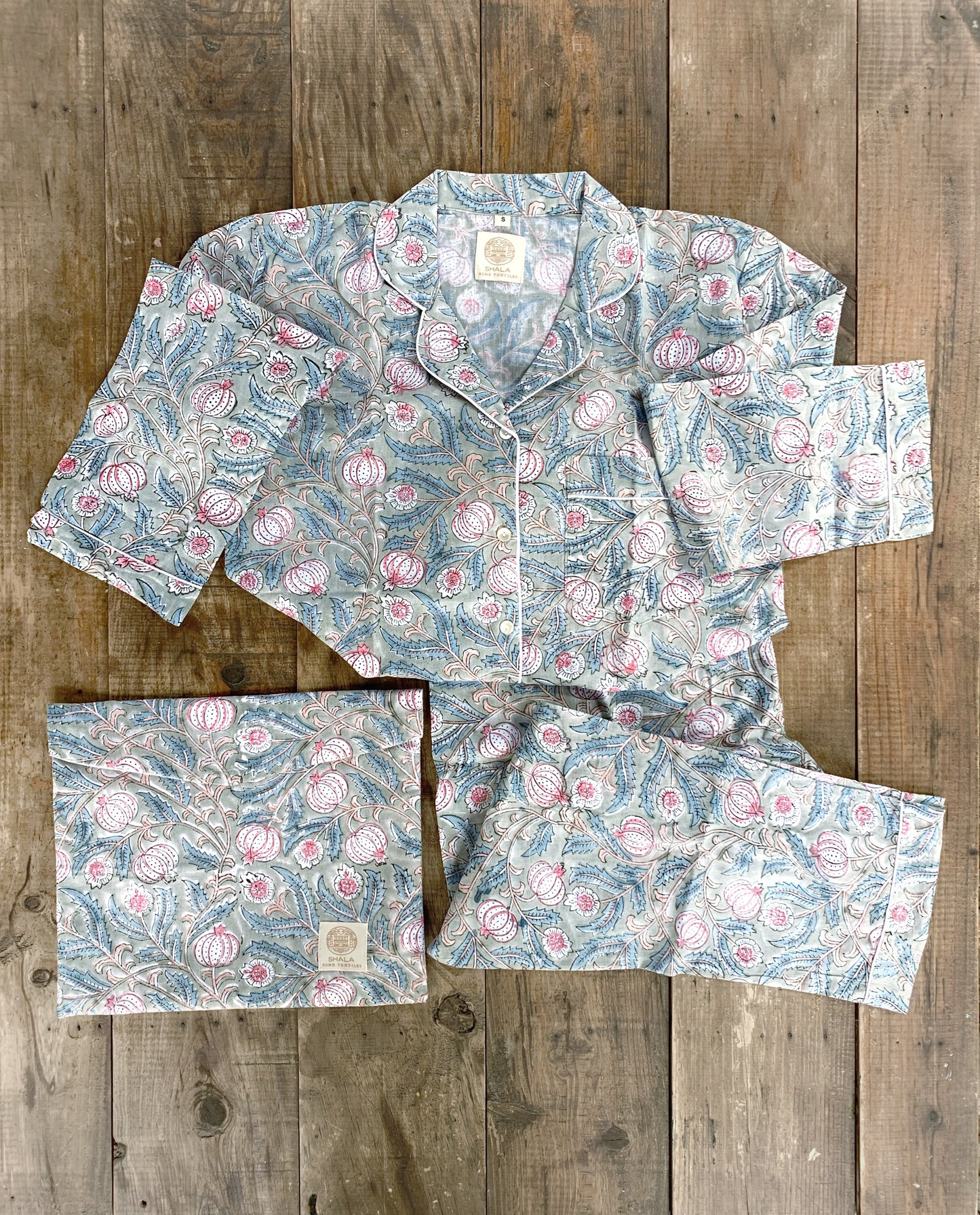 Long-sleeved pajamas and pants · Pure cotton block print handmade in India · 100% cotton winter pajamas · Bordeaux flowers