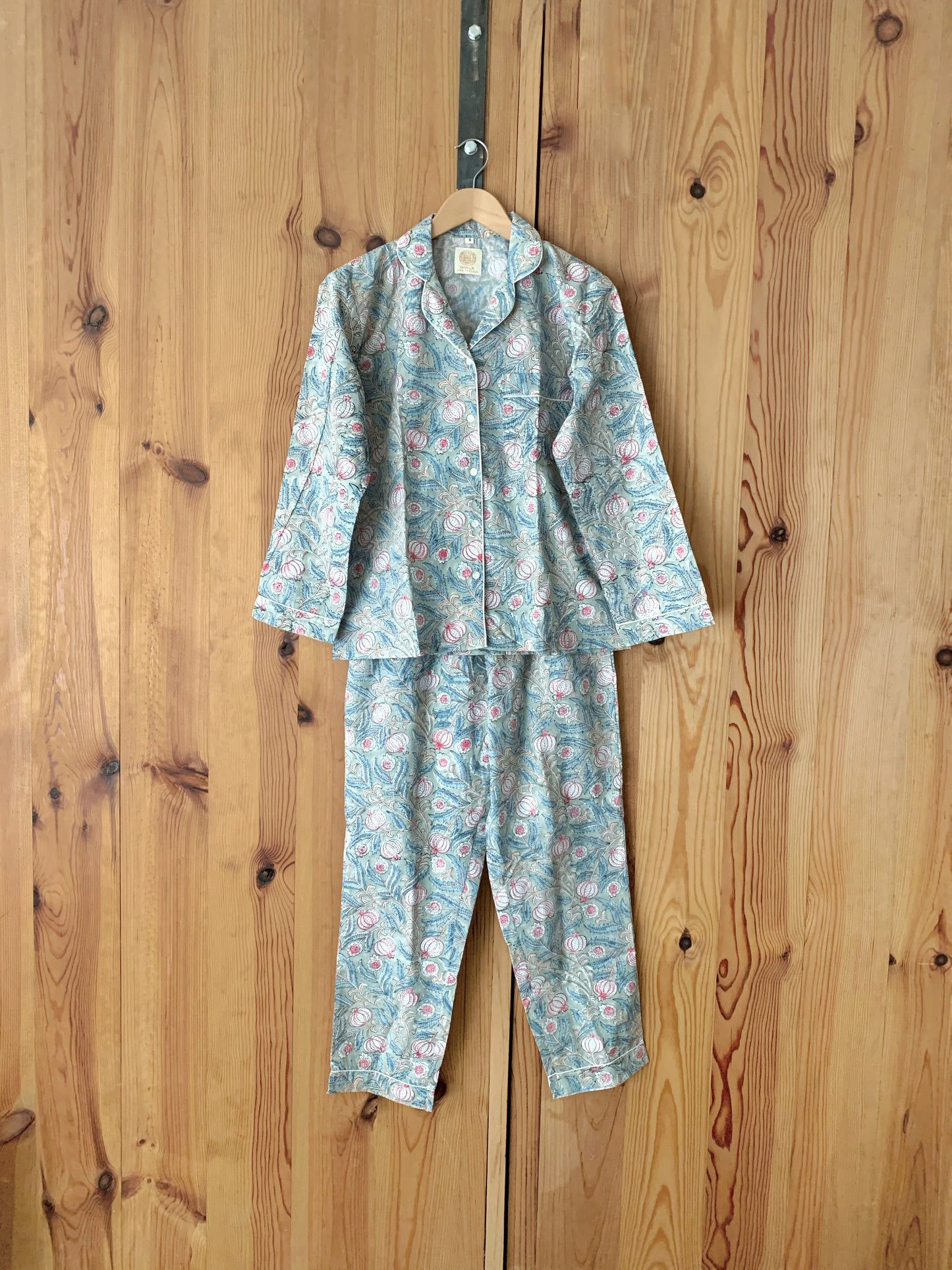 Long-sleeved pajamas and pants · Pure cotton block print handmade in India · 100% cotton winter pajamas · Bordeaux flowers
