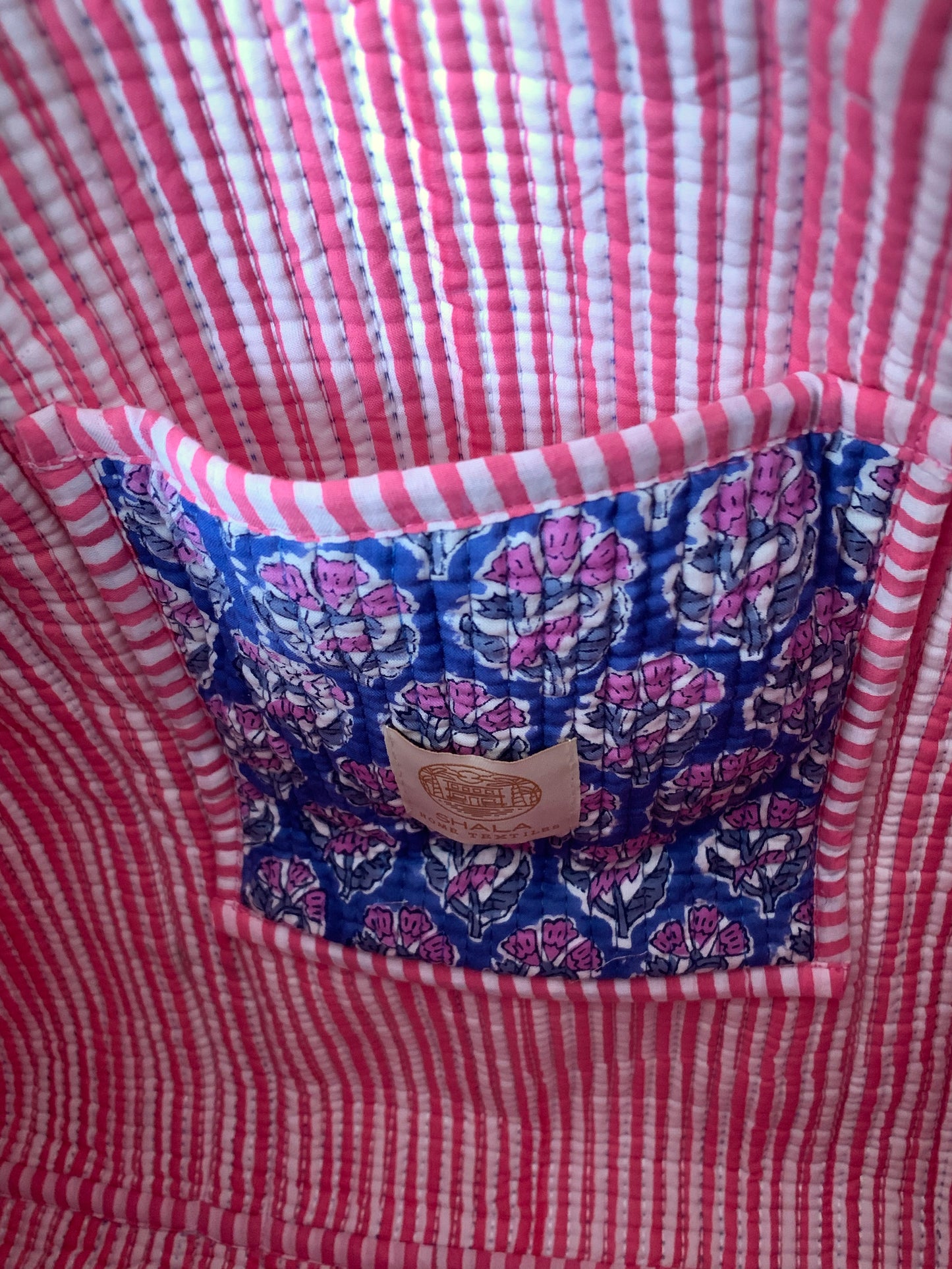 Bolsa viaje fin de semana gimnasio acolchada · Algodón puro estampado block print en India · Bolso bebé enguatado boho hindú · Flores azul rosa