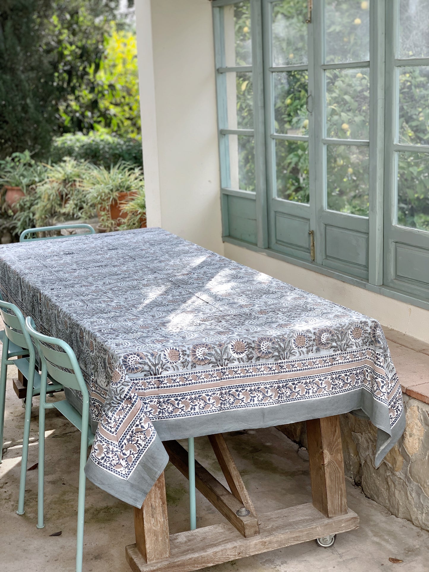 Mantel algodón puro estampado block print artesanal en India · Seis comensales · Mantel boho chic 100% algodón hindú · Flores verde beige