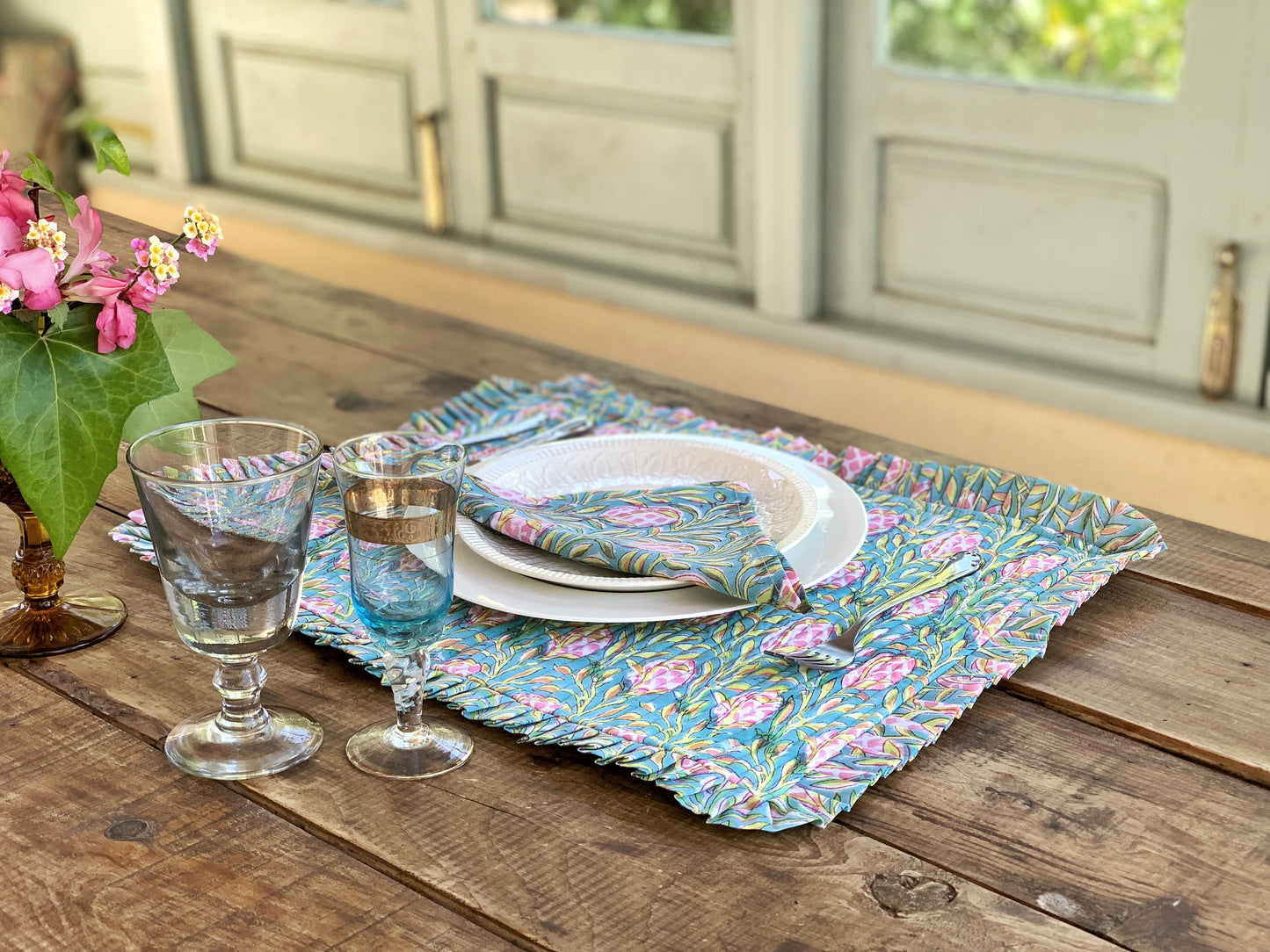 Padded rectangular placemat with ruffle plus napkins Pure cotton block print in India Set of 2 Pink pineapples