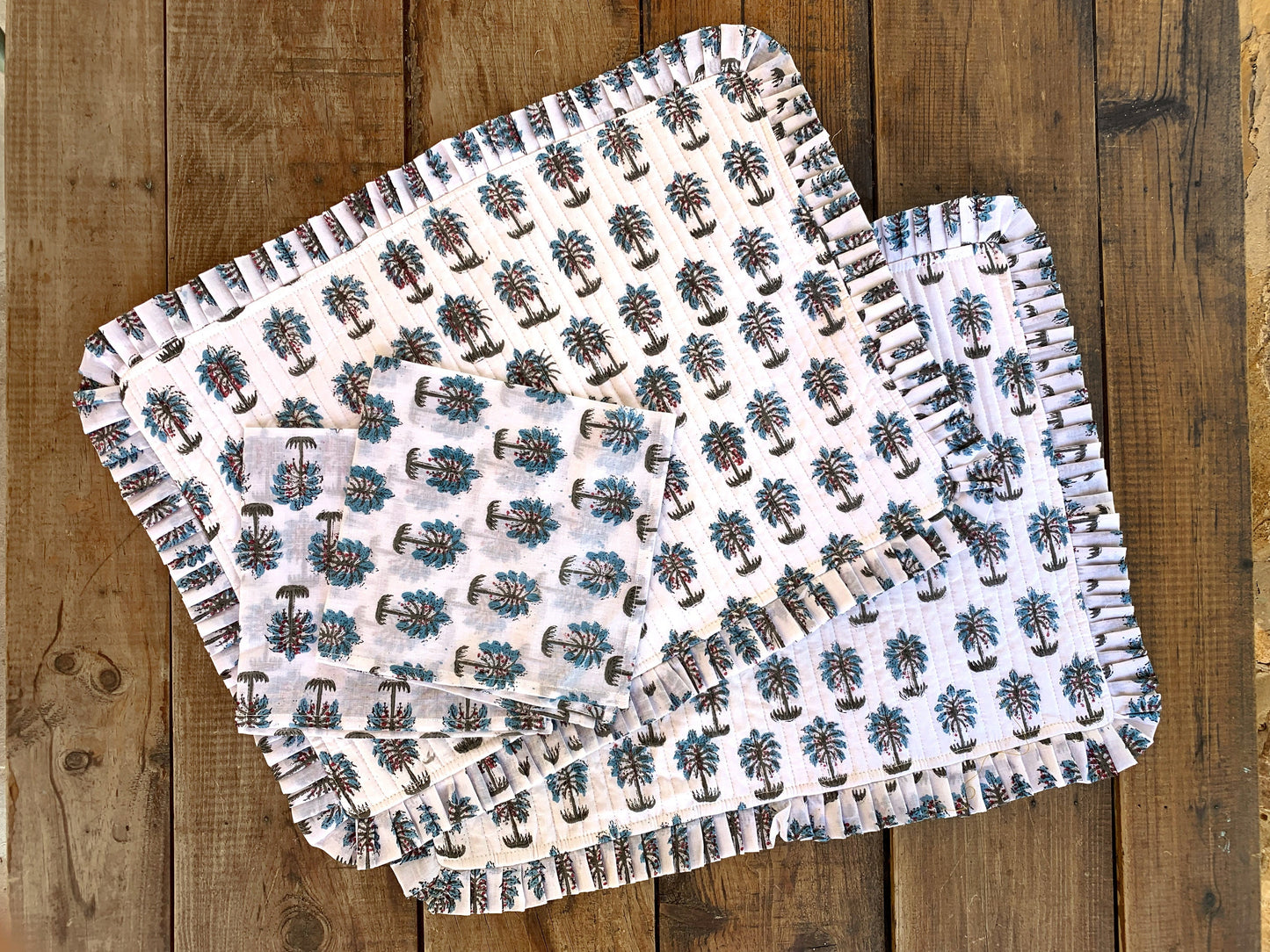 Padded rectangular placemat with ruffle plus napkins Pure cotton block print in India Set of 2 Palm trees