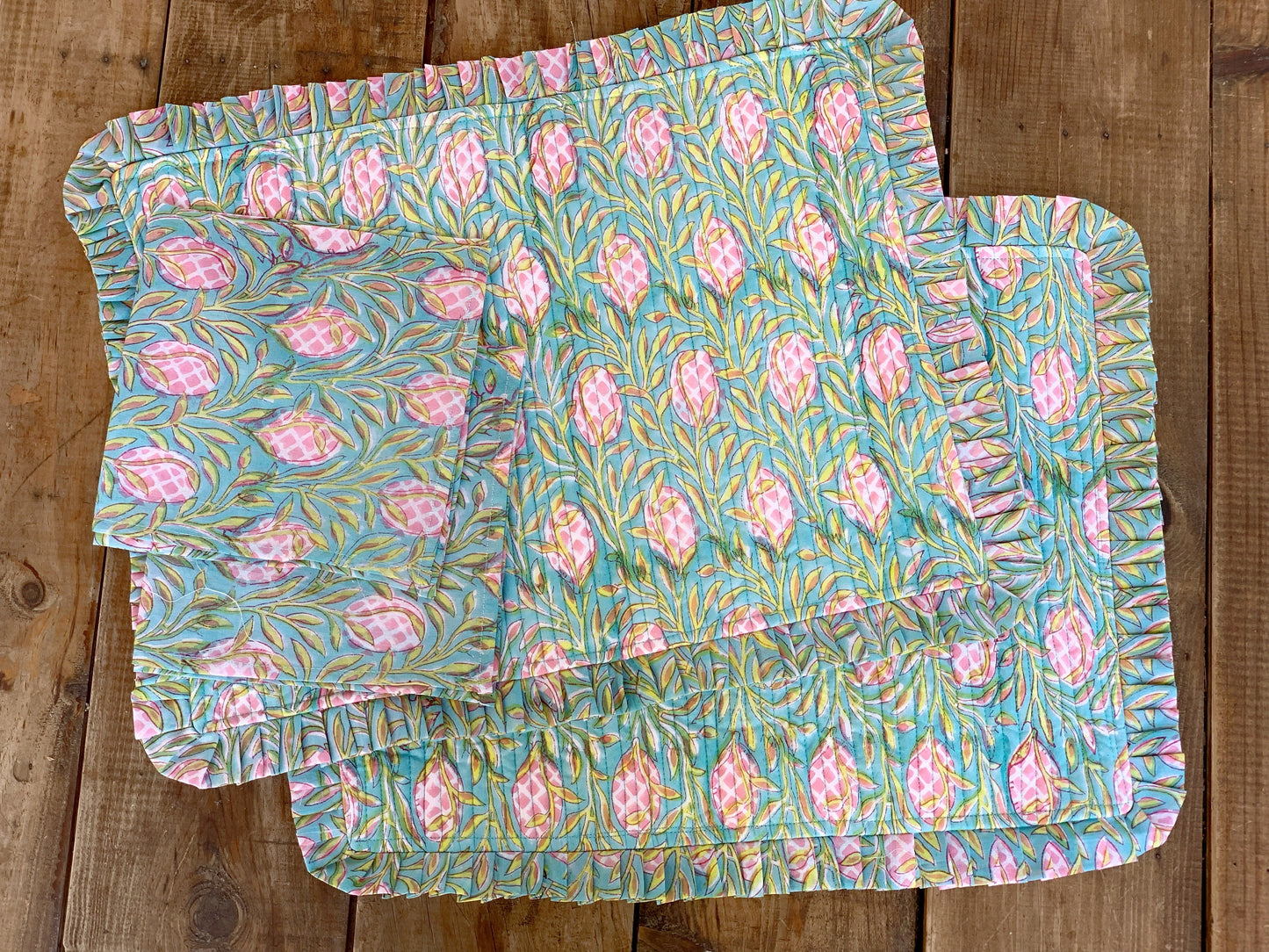 Padded rectangular placemat with ruffle plus napkins Pure cotton block print in India Set of 2 Pink pineapples
