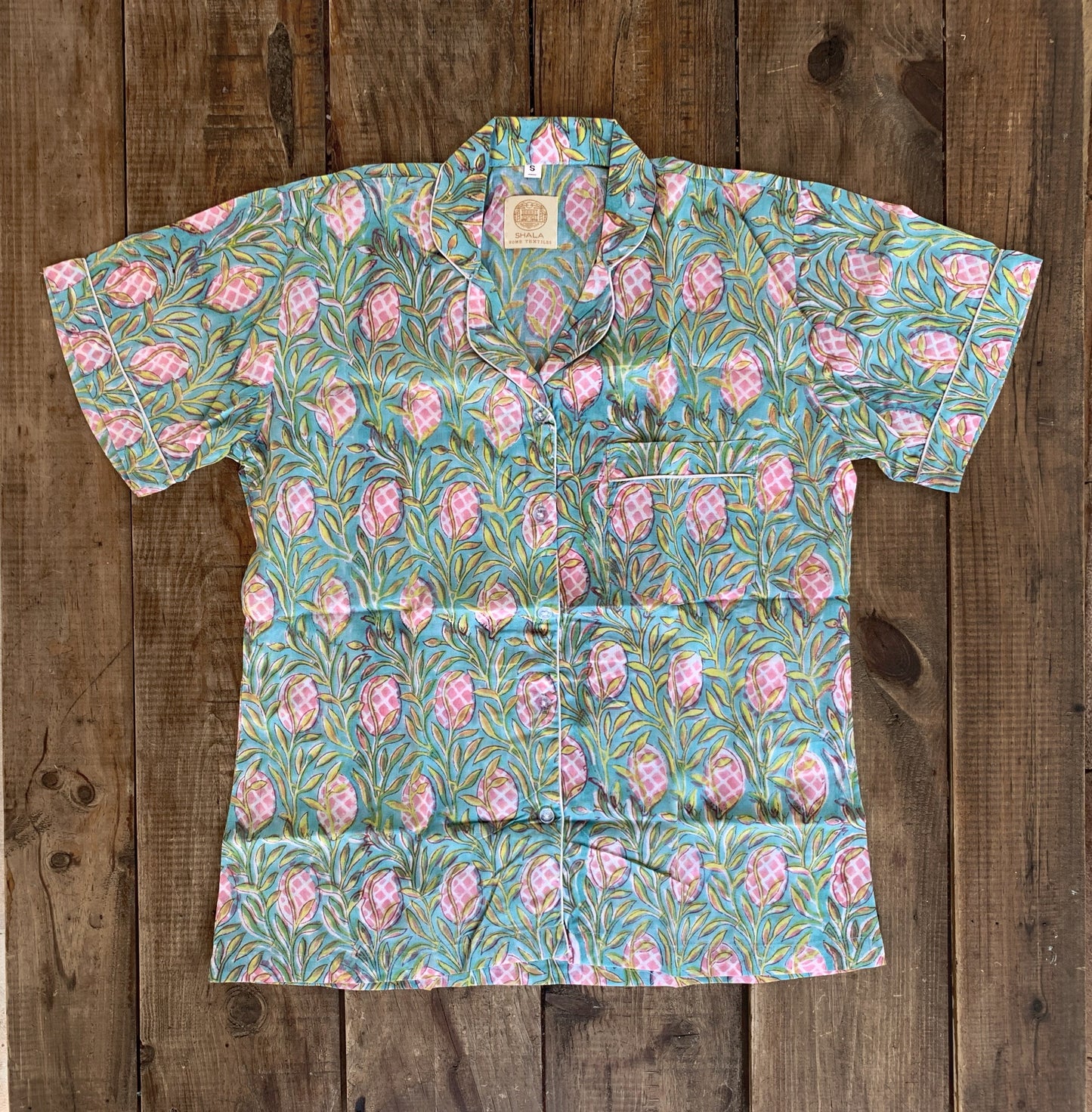 Short-sleeved and pants pajamas · Pure cotton block printed in India · 100% cotton summer pajamas · Turquoise pink pineapples