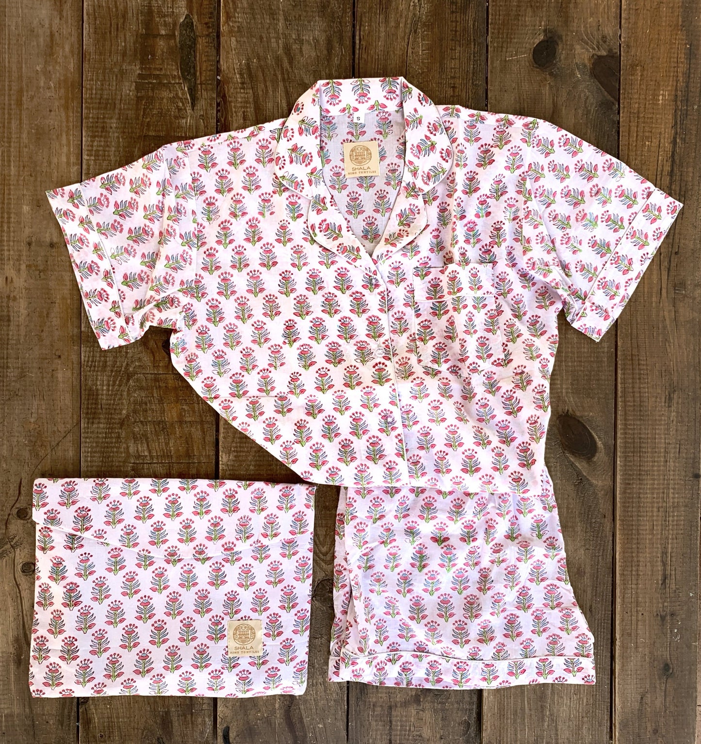Short-sleeved pajamas · Pure cotton block print artisanal in India · 100% cotton summer pajamas · White pink flowers