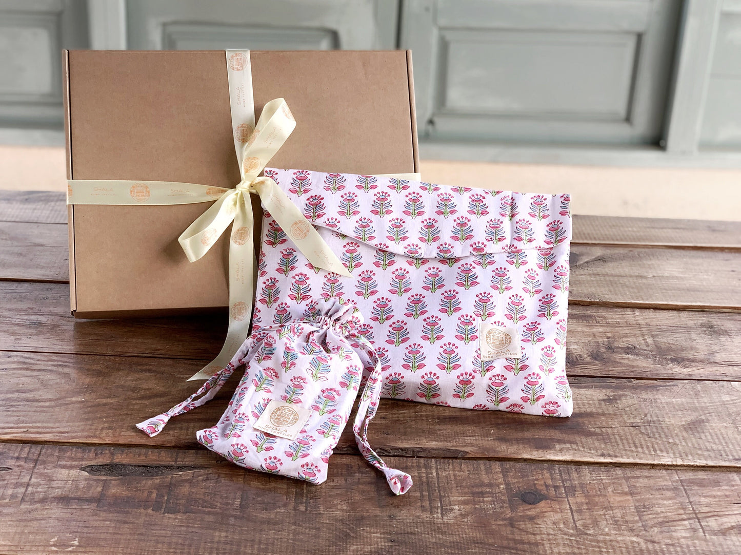 Gift SET Pajamas with sleeves/shorts and matching slippers Pure cotton block print handmade in India White flowers