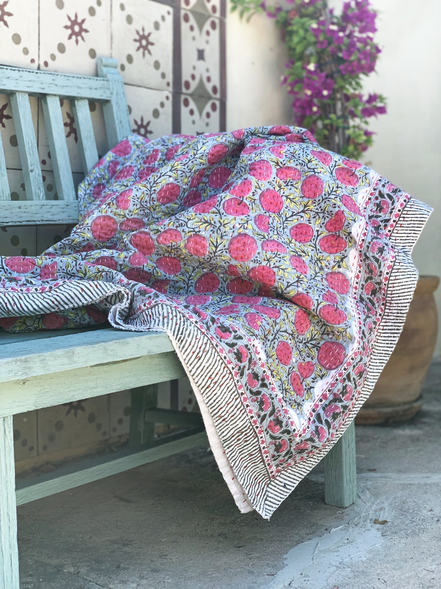 Kantha algodón 100% estampado artesanal block print India · Plaid · Colcha verano · Cubre sofá hindú · Flores agua y rosa