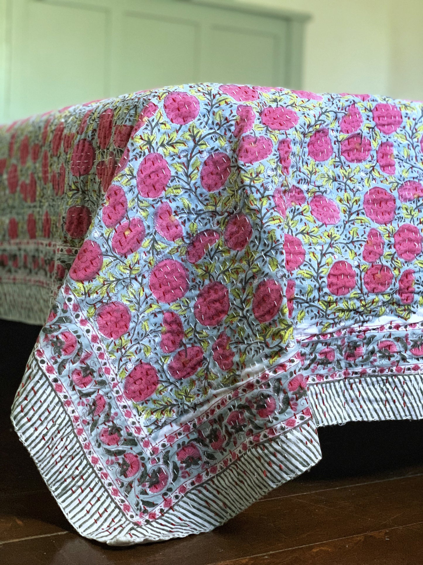 Kantha algodón 100% estampado artesanal block print India · Plaid · Colcha verano · Cubre sofá hindú · Flores agua y rosa