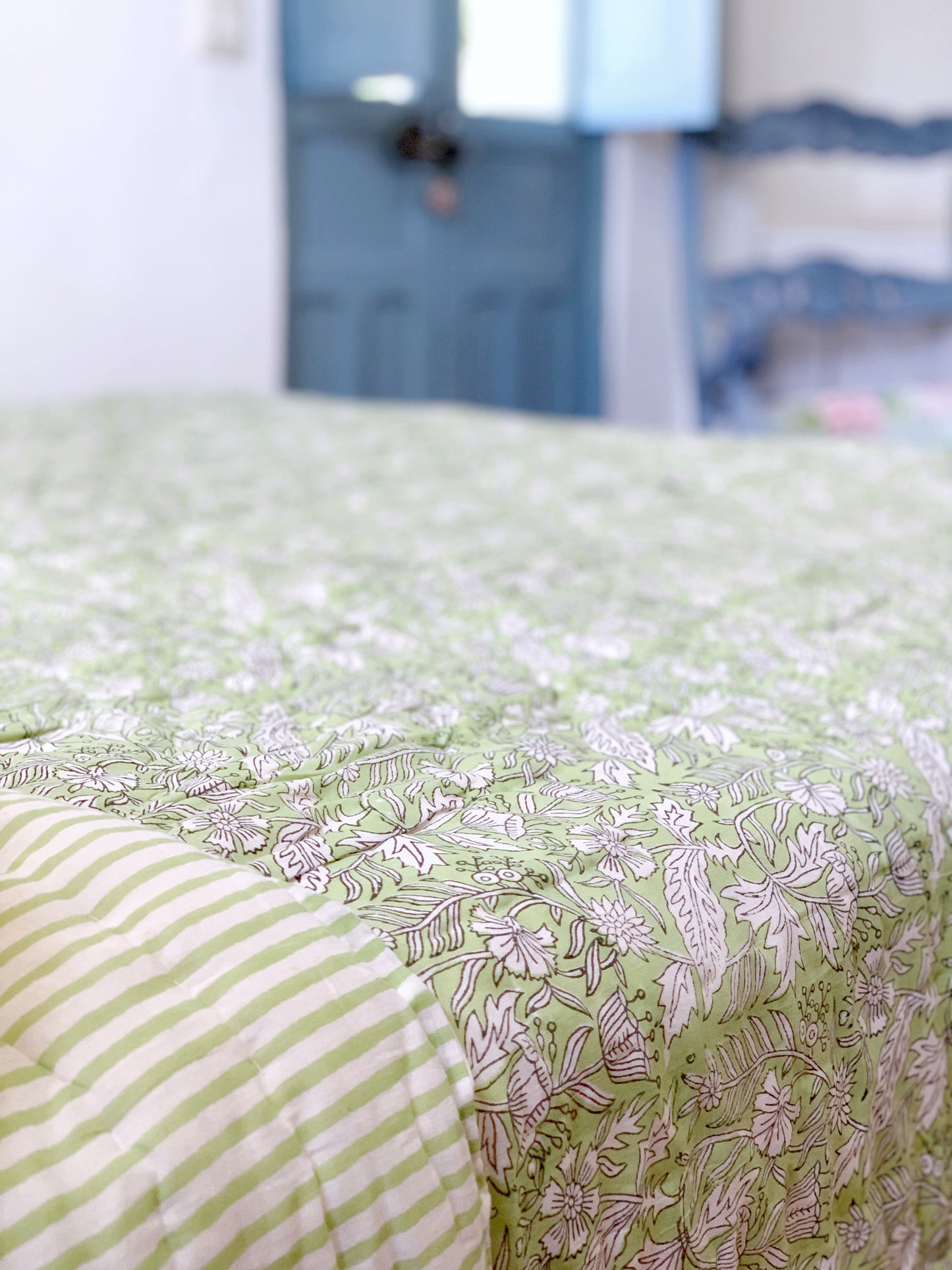 Jaipuri Razai · Edredón de algodón 100% · Hecho en India · Impresión artesanal block print · Reversible flores rayas verde · Queen size/ Individual