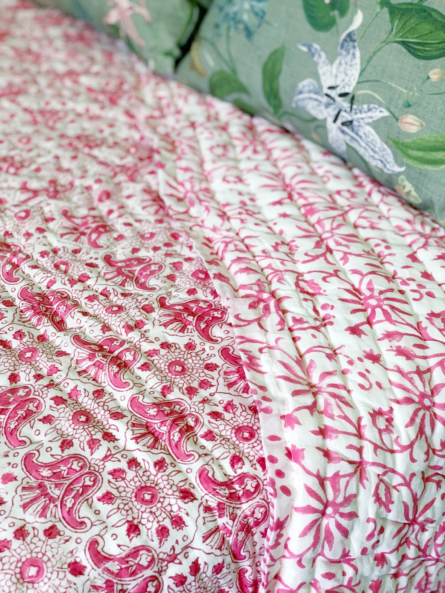 Jaipuri Razai · Edredón algodón 100% · Hecho en India · Impresión artesanal block print · Reversible flores rosa · Individual/ Queen size