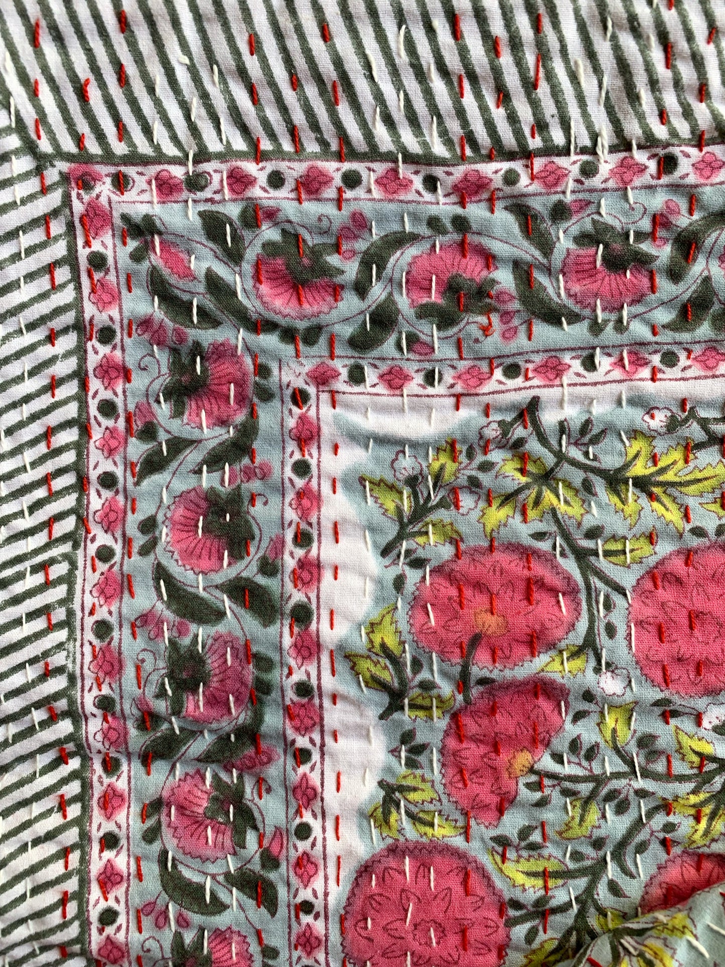 Kantha algodón 100% estampado artesanal block print India · Plaid · Colcha verano · Cubre sofá hindú · Flores agua y rosa
