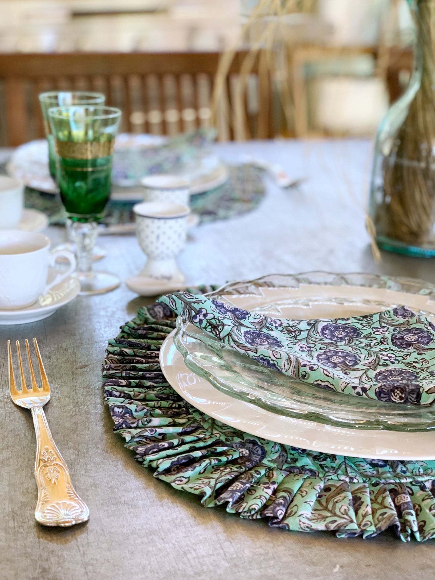 Round quilted placemat with ruffle plus napkins Pure cotton block print in India Set of 2 Green flowers