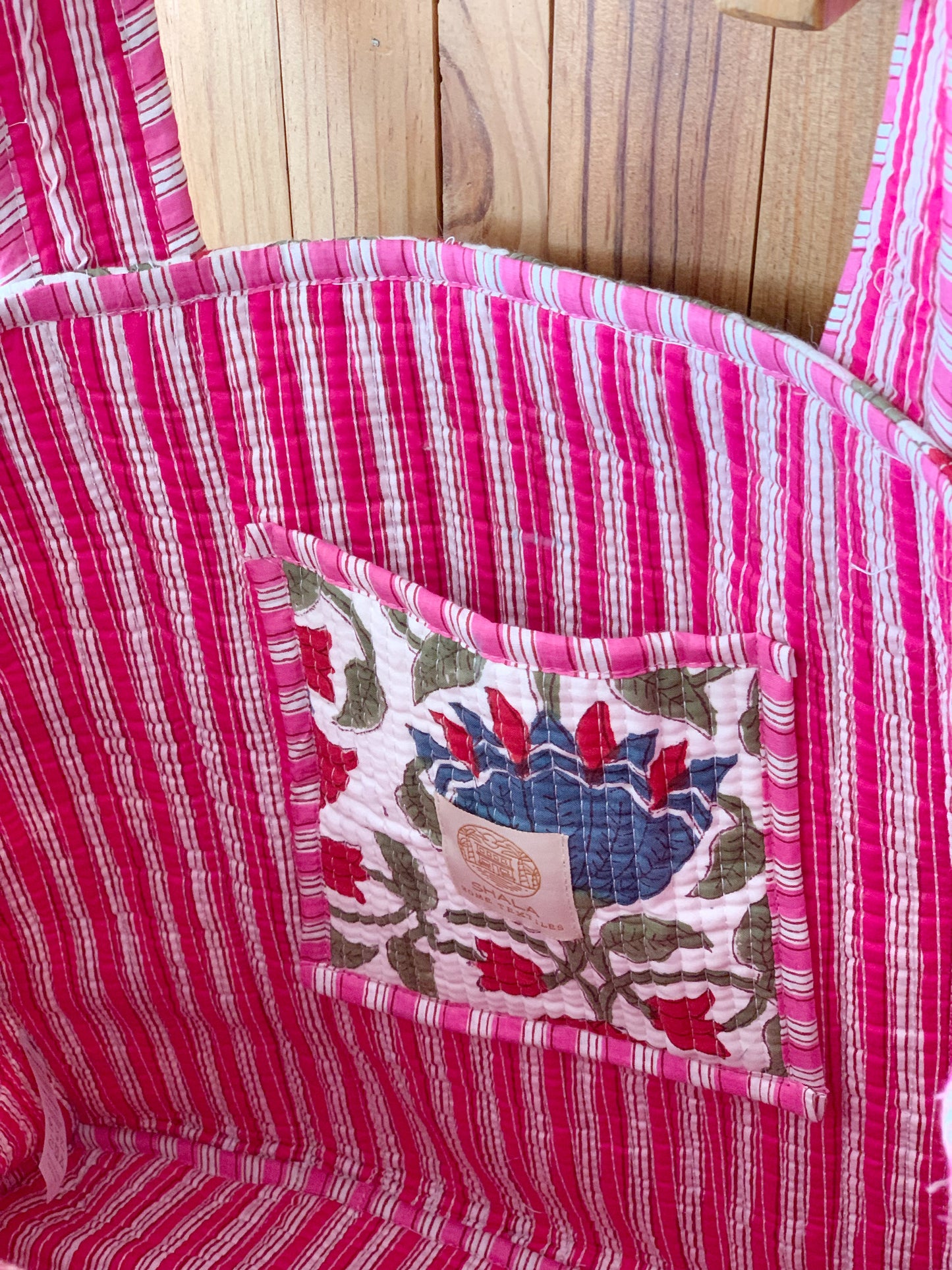 Bolso tote acolchado · Algodón puro estampado block print en India · Bolso hombro enguatado boho hindú · Flores rojo azul