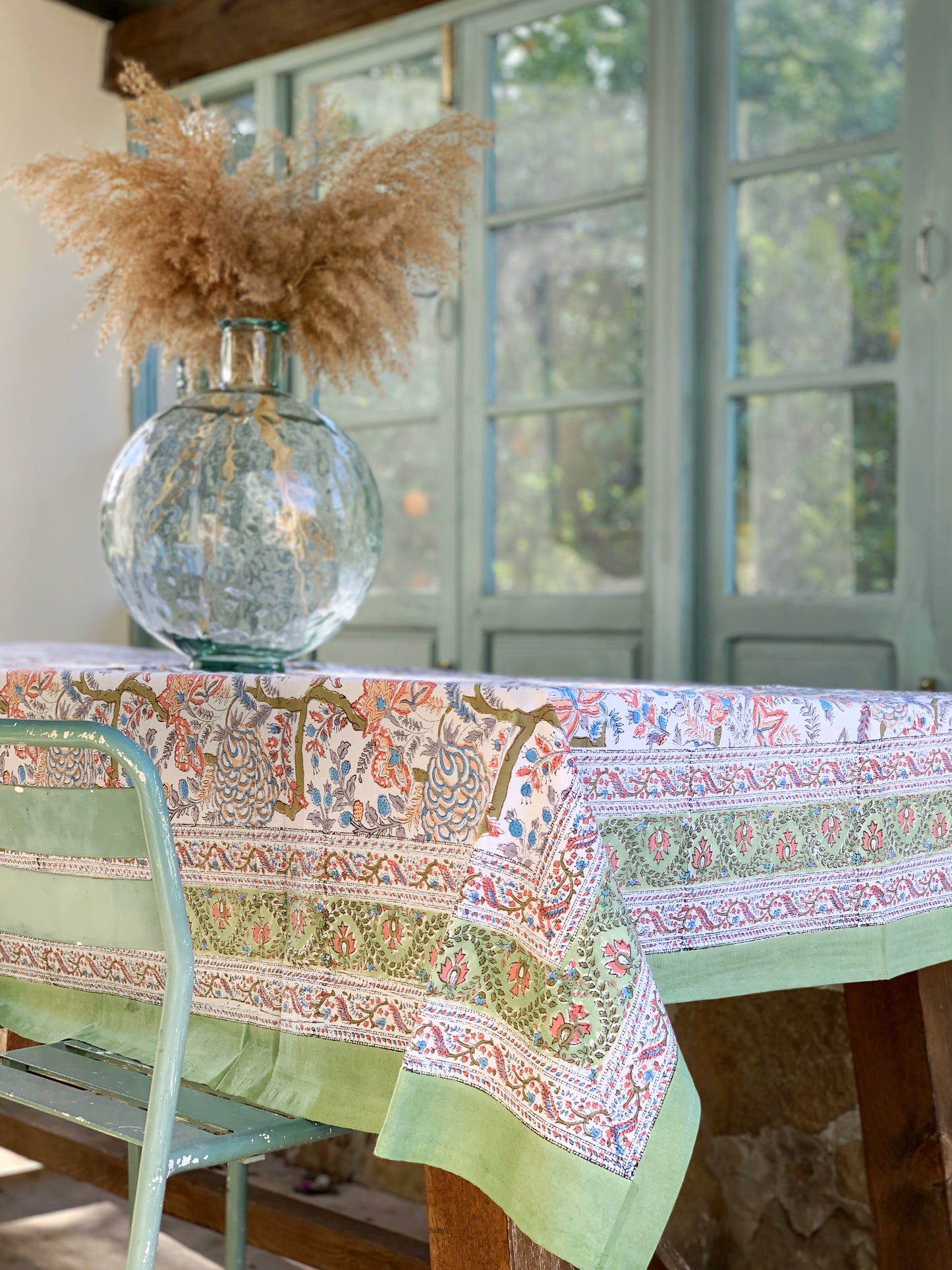 Mantel algodón puro estampado block print artesanal en India · Seis comensales · Mantel boho chic 100% algodón hindú · Flores verde salmón