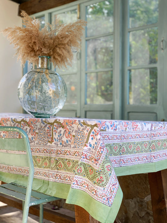 Mantel algodón puro estampado block print artesanal en India · Seis comensales · Mantel boho chic 100% algodón hindú · Flores verde salmón
