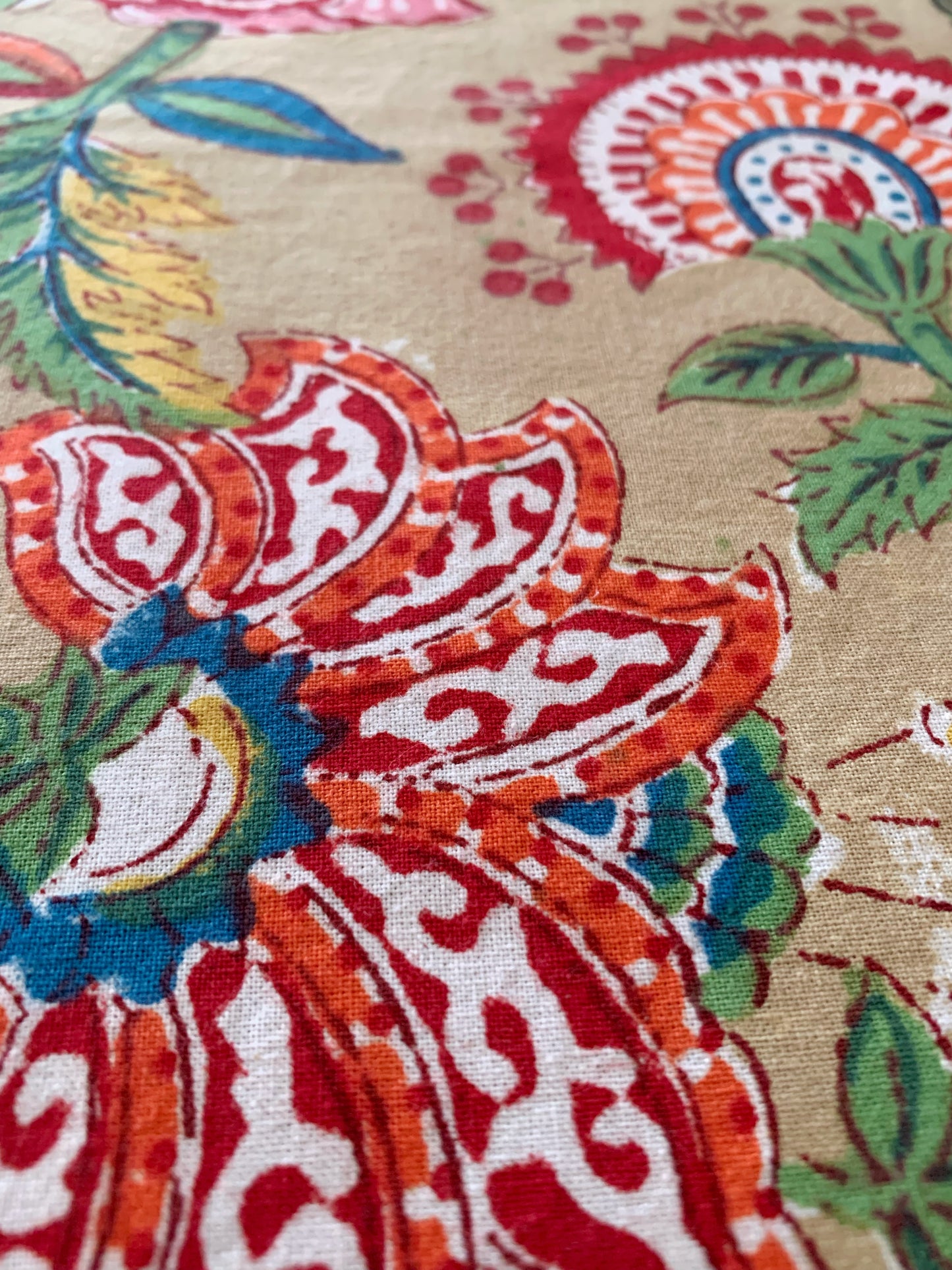 Mantel algodón puro estampado block print artesanal en India · Seis comensales · Mantel boho chic 100% algodón hindú · Beige flores colores