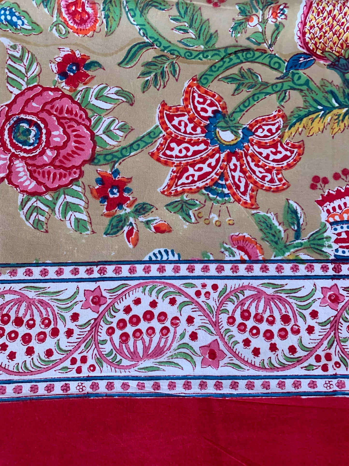Mantel algodón puro estampado block print artesanal en India · Seis comensales · Mantel boho chic 100% algodón hindú · Beige flores colores