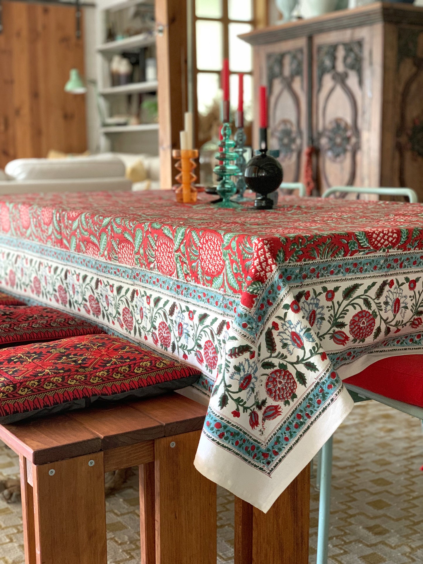 Mantel algodón puro estampado block print artesanal en India · Seis comensales · Mantel boho chic 100% algodón hindú · Piñas rojo verde