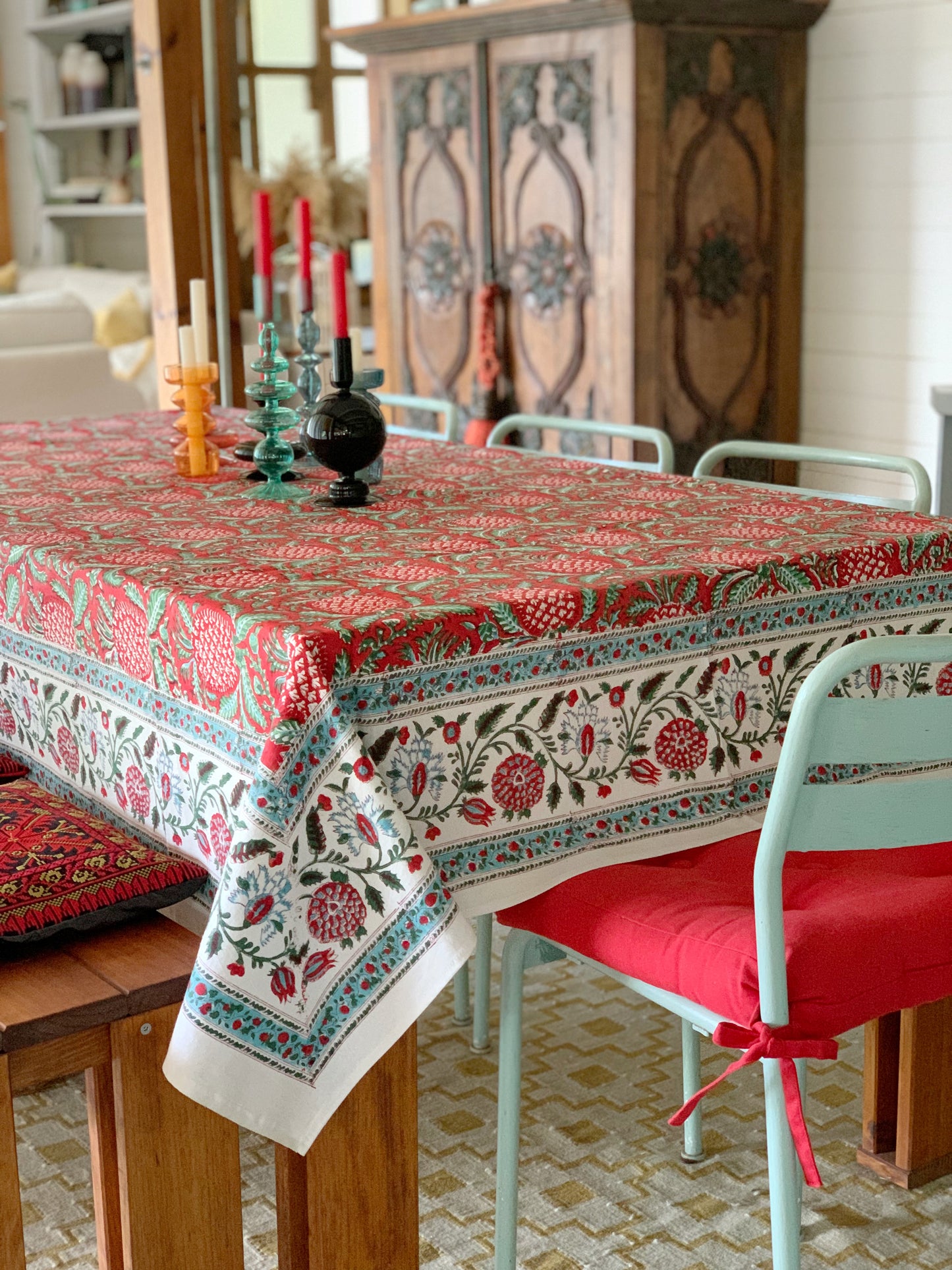 Mantel algodón puro estampado block print artesanal en India · Seis comensales · Mantel boho chic 100% algodón hindú · Piñas rojo verde
