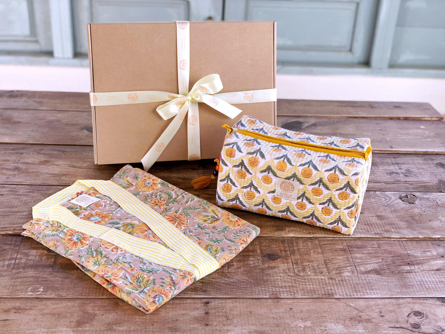 SET regalo · Bata kimono y bolsa de aseo juego · Algodón 100% puro estampado block print artesanal en India · Amarillo mix