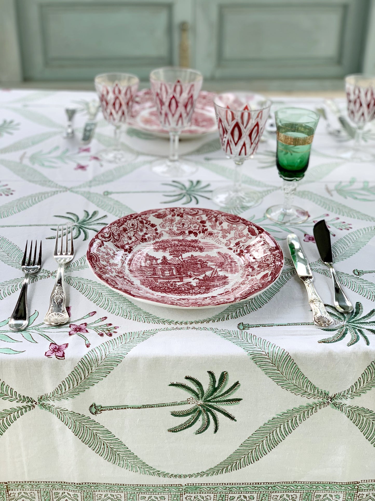 Mantel algodón puro estampado block print artesanal en India · Seis comensales · Mantel boho chic 100% algodón hindú · Blanco palmeras verde