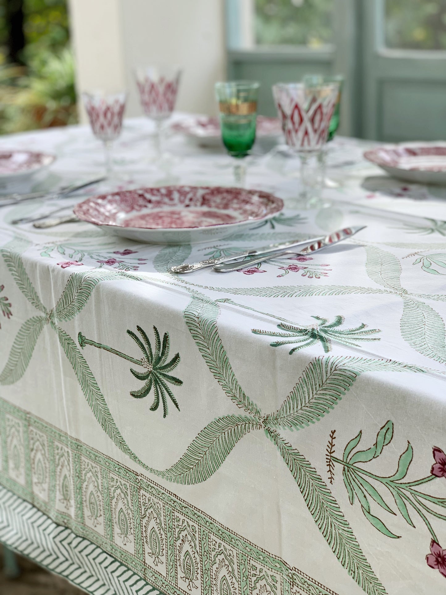 Mantel algodón puro estampado block print artesanal en India · Seis comensales · Mantel boho chic 100% algodón hindú · Blanco palmeras verde