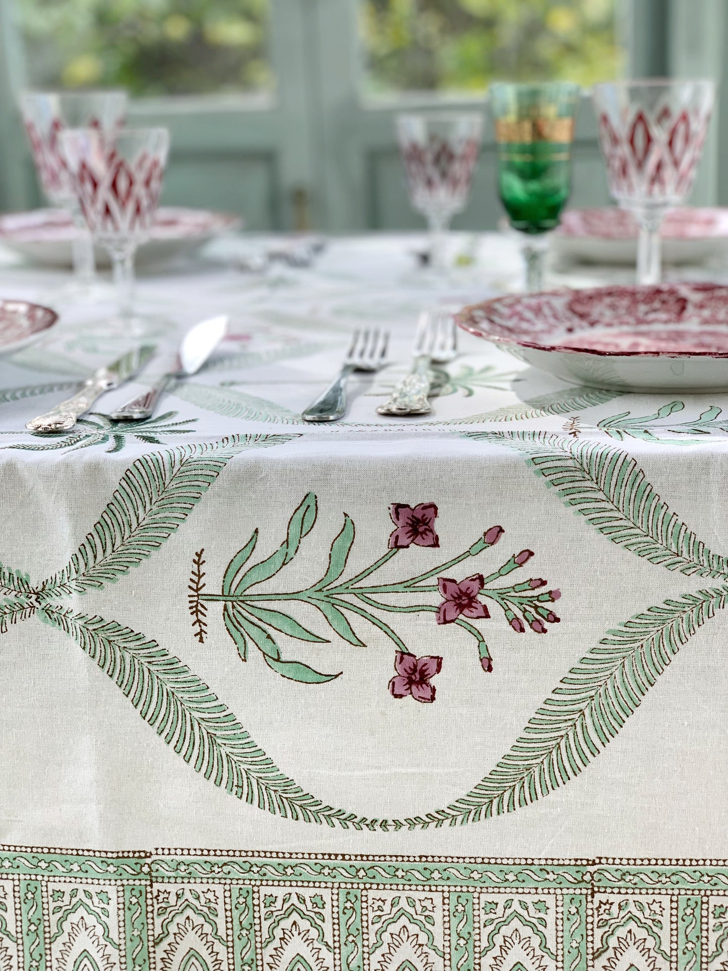 Mantel algodón puro estampado block print artesanal en India · Seis comensales · Mantel boho chic 100% algodón hindú · Blanco palmeras verde