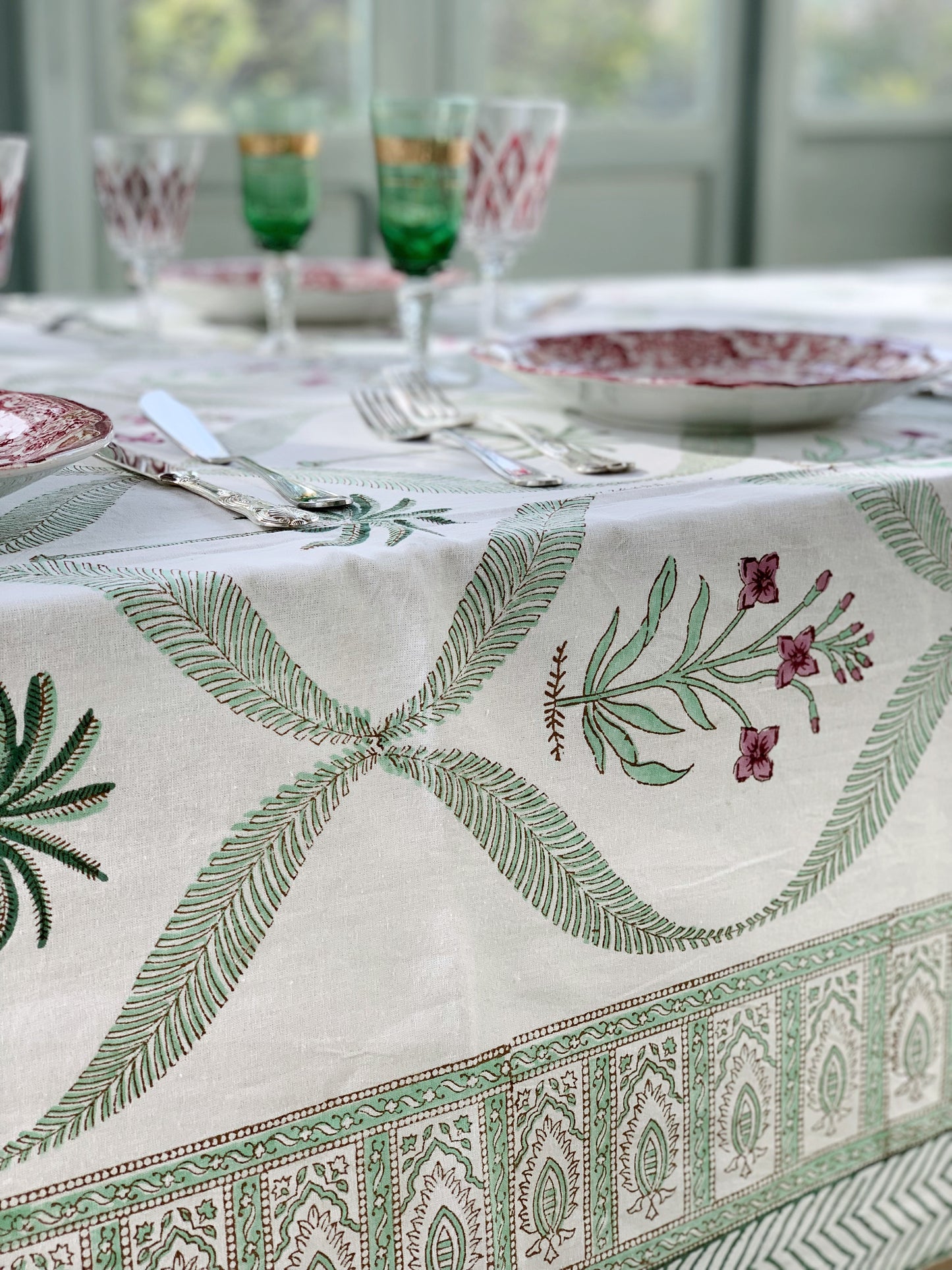 Mantel algodón puro estampado block print artesanal en India · Seis comensales · Mantel boho chic 100% algodón hindú · Blanco palmeras verde