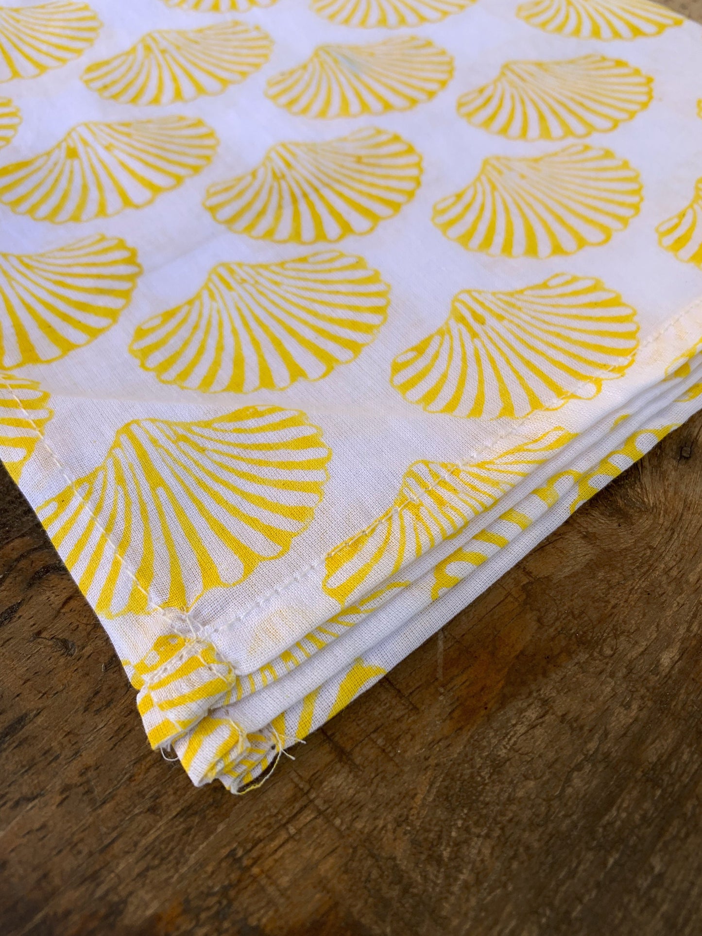 Padded rectangular placemat with ruffle plus napkins Pure cotton block print in India Set of 2 Shells
