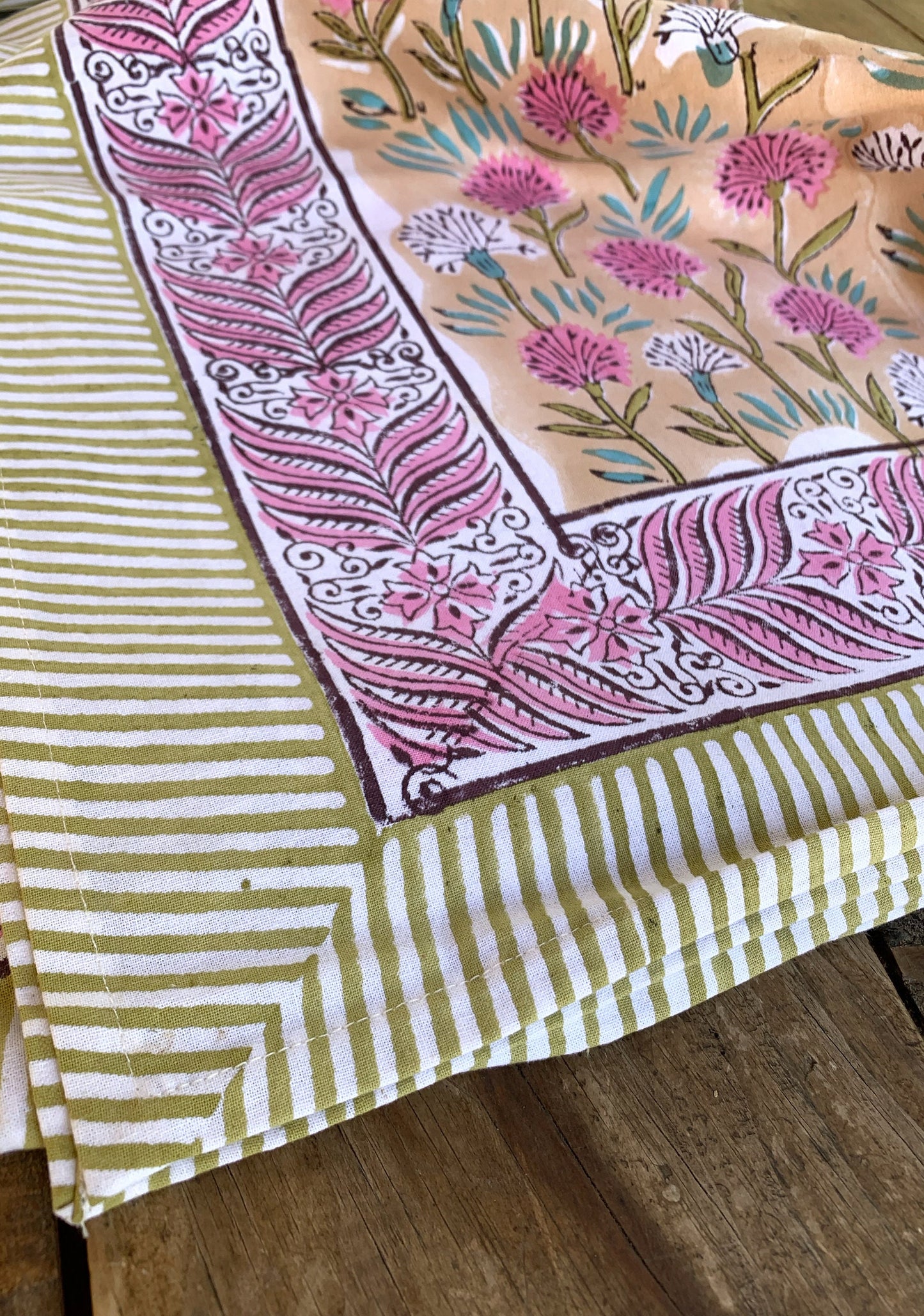 Mantel algodón puro estampado block print artesanal en India · Seis comensales · Mantel boho chic 100% algodón hindú · Melocotón, rosa y verde