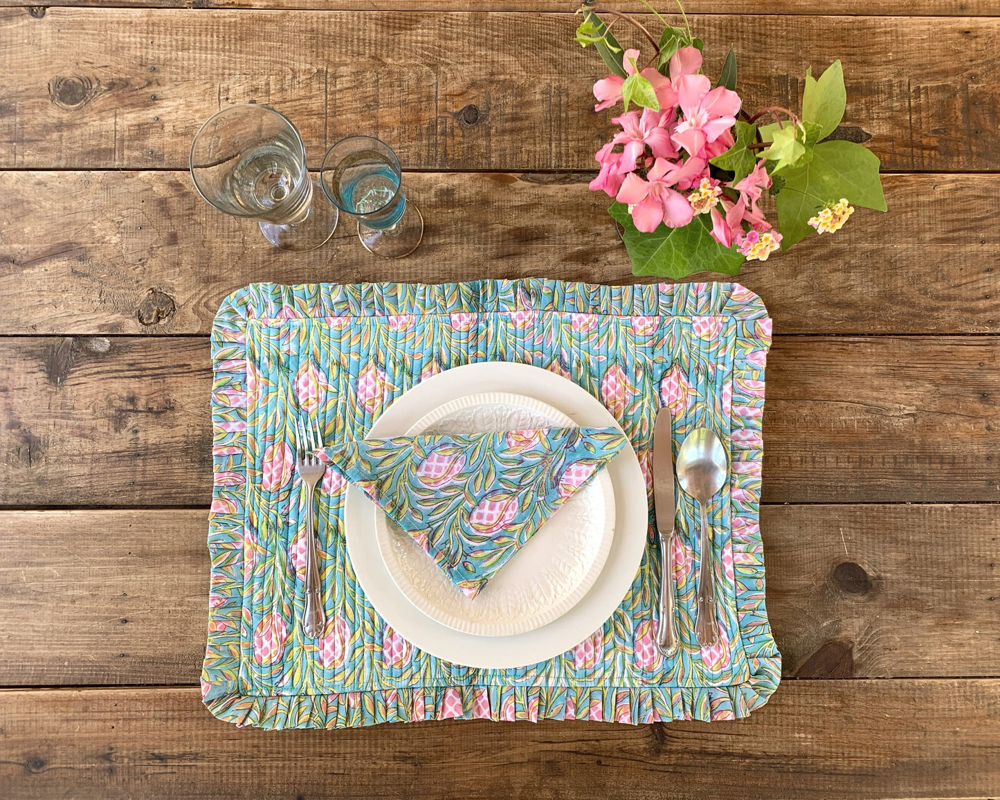 Padded rectangular placemat with ruffle plus napkins Pure cotton block print in India Set of 2 Shells