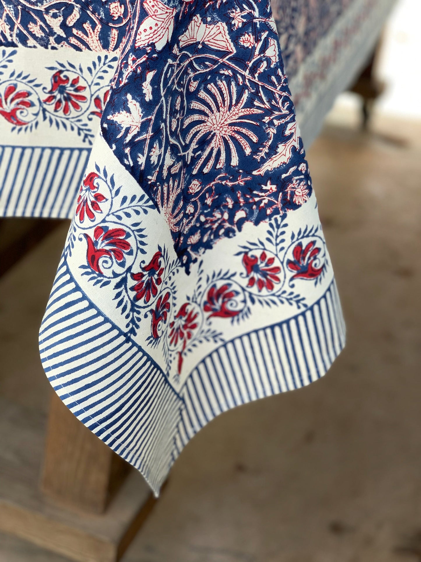 Mantel algodón puro estampado block print artesanal en India · Seis comensales · Mantel boho chic 100% algodón hindú · Azul  flor rojo