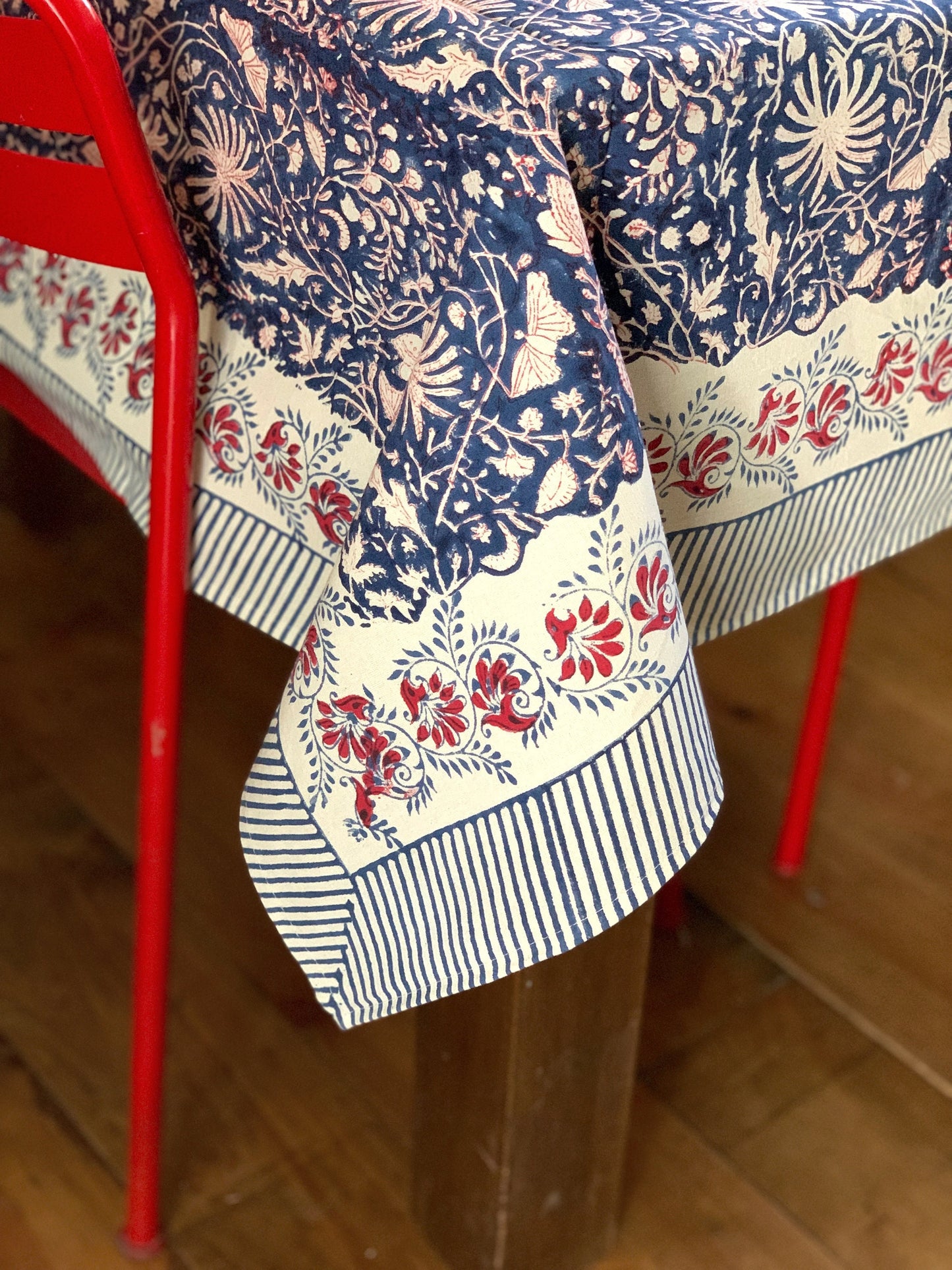 Mantel algodón puro estampado block print artesanal en India · Seis comensales · Mantel boho chic 100% algodón hindú · Azul  flor rojo