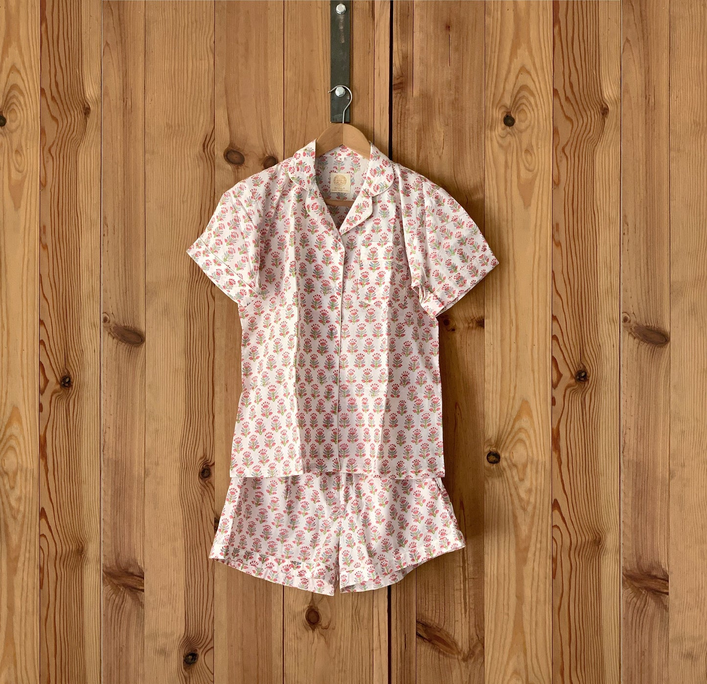 Short-sleeved pajamas · Pure cotton block print artisanal in India · 100% cotton summer pajamas · White pink flowers