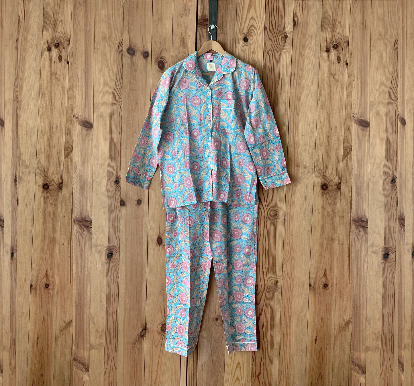 Pijama manga y pantalón largos · Algodón puro estampado block print artesanal en India · Pijama invierno algodón 100% · Turquesa flores rosa